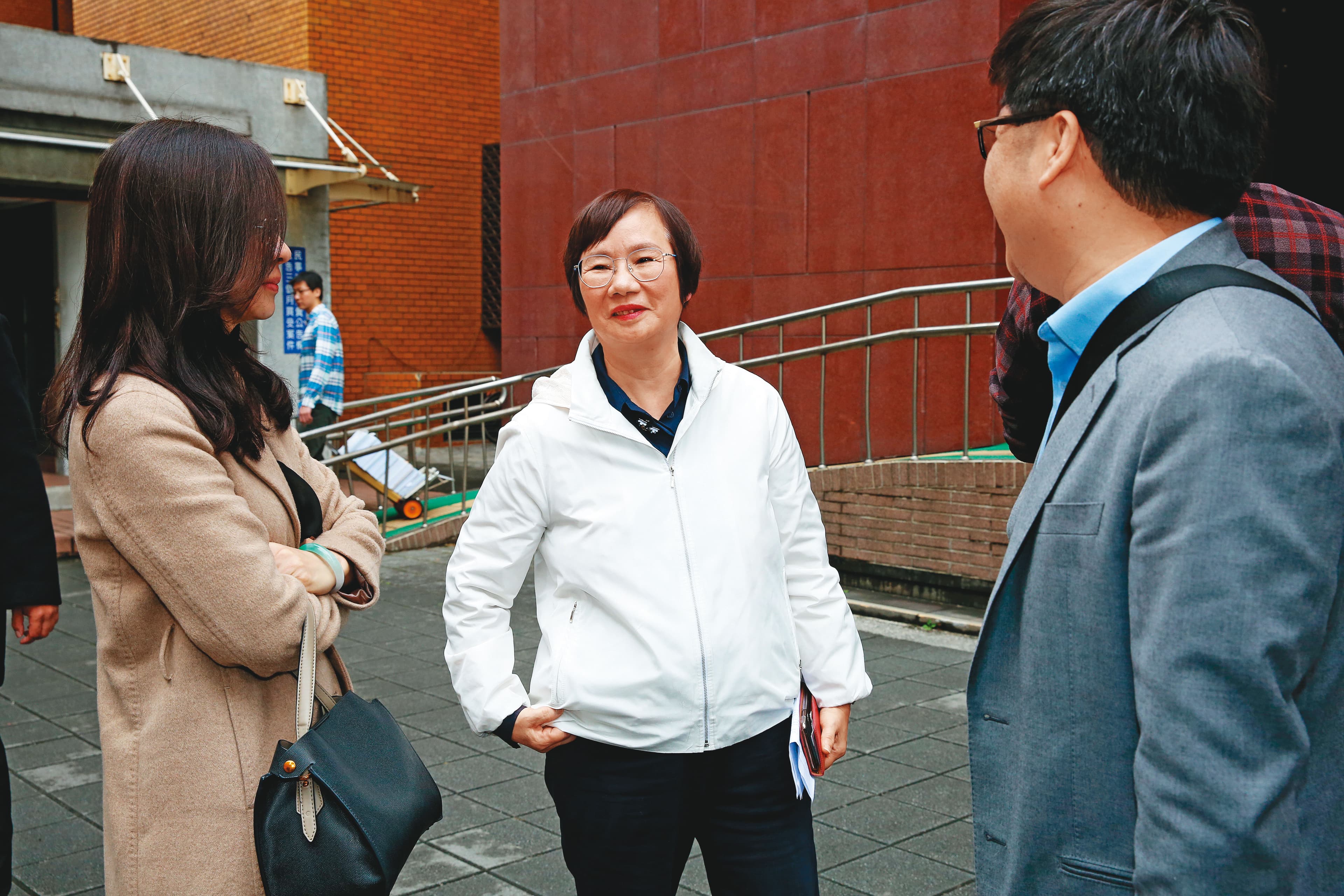 前立委羅淑蕾認為，「揚昇君臨」「元大一品苑」等豪宅恐影響總統維安。