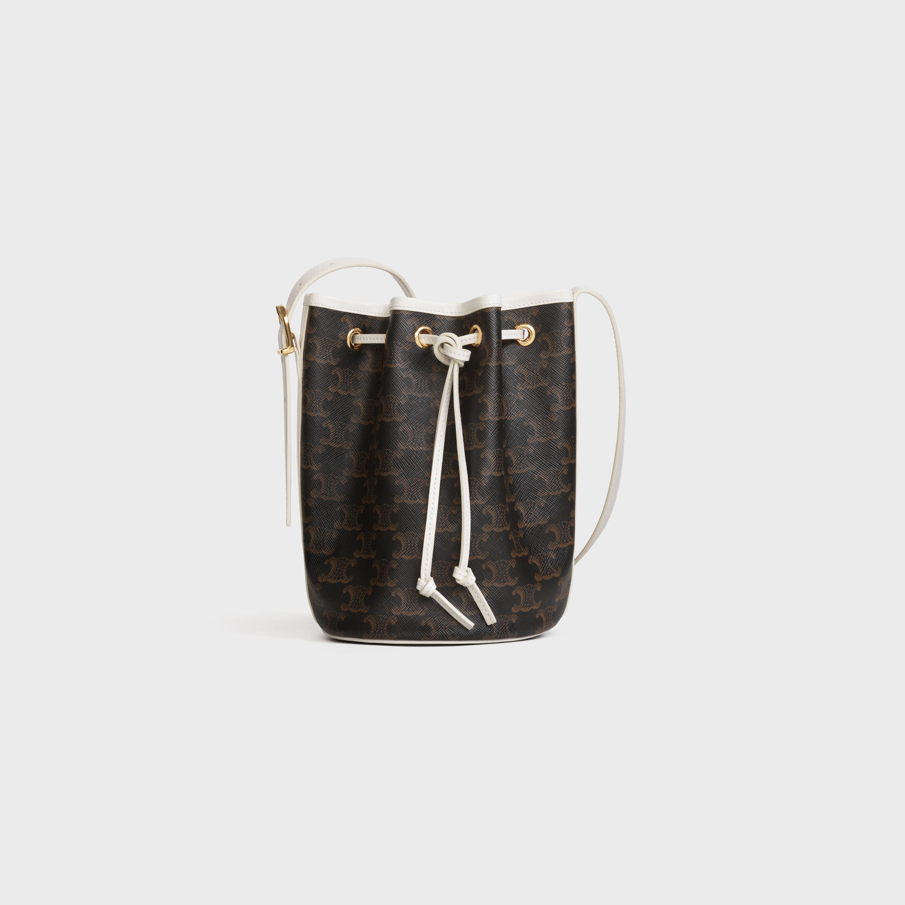 Triomphe Canvas凱旋門花紋帆布與小牛皮肩背包 NT$40,500（CELINE提供）