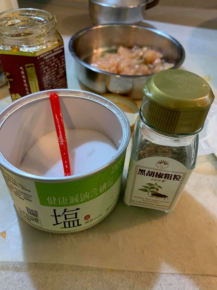 鹽與黑胡椒，是我最常用的佐料。
