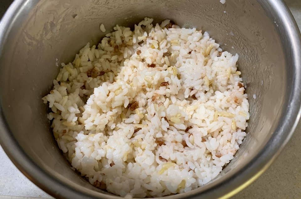 炒飯用冷飯、熱飯都行，我覺得差異不大。