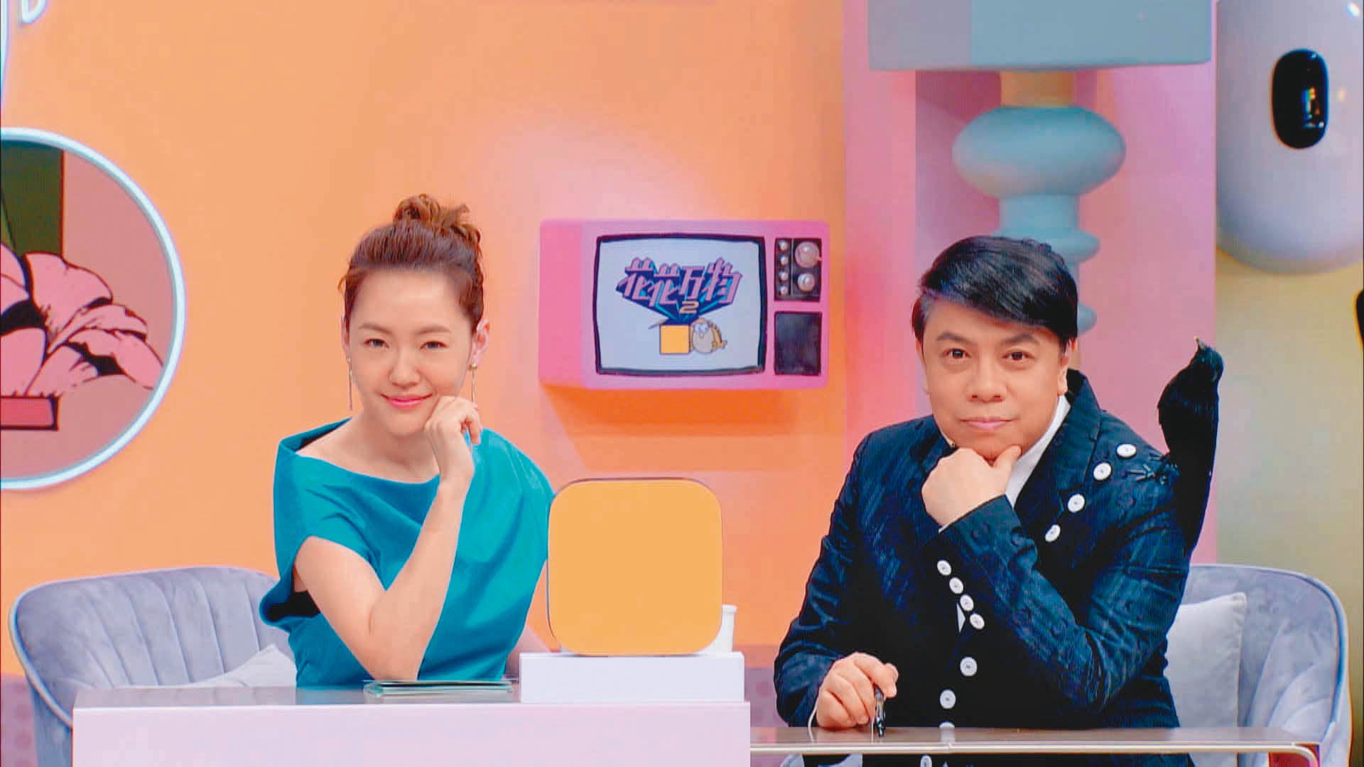 小S（左）事業受到疫情夾擊，和蔡康永（右）主持的《花花萬物2》因此停錄。（翻攝自《花花萬物2》微博）