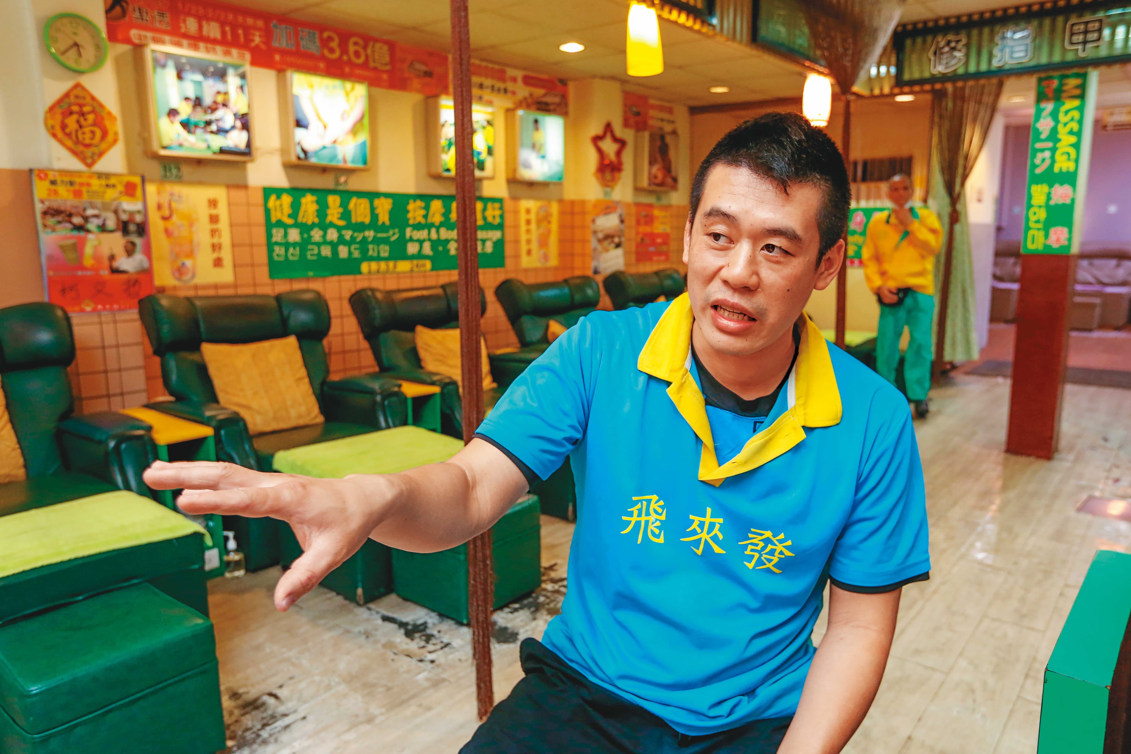 士林飛來發按摩店一個客人也沒有，店長直呼市況「恐怖」。