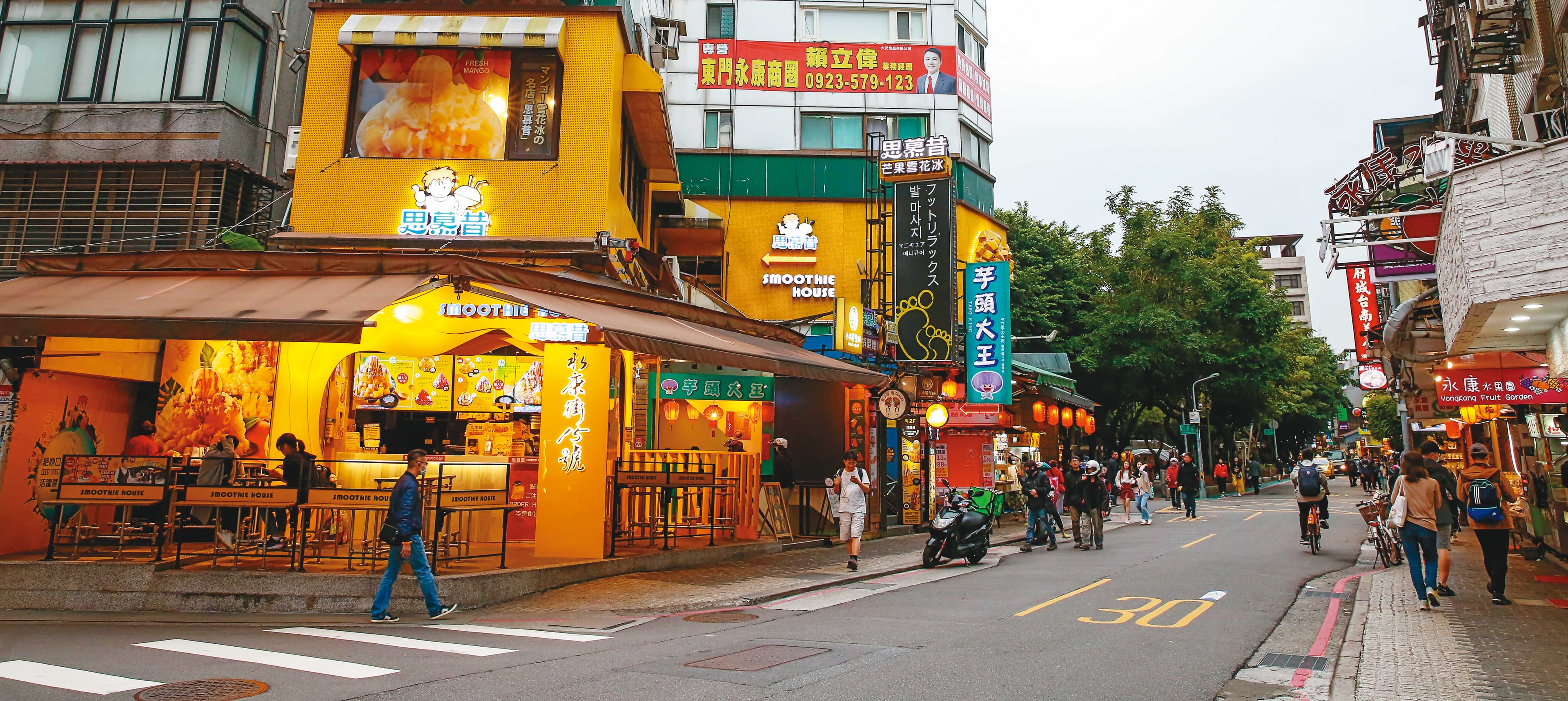 永康街的芒果冰店過去一位難求，如今只剩小貓兩三隻。