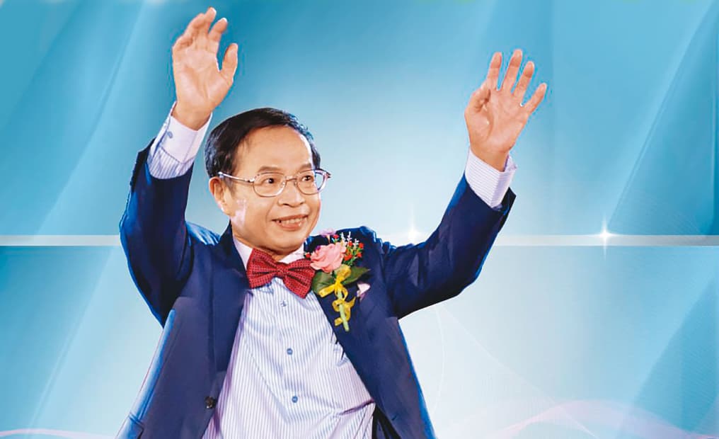 少龍宣稱聽他的歌可治療武漢肺炎，被法院認定散布謠言，裁罰1萬元。（翻攝仙華音樂官網）