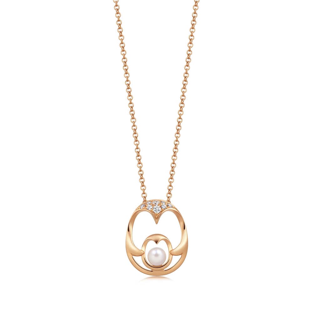 La Pelle 18K玫瑰金Akoya	珍珠企鵝頸鍊 NT$17,200。（點睛品提供）