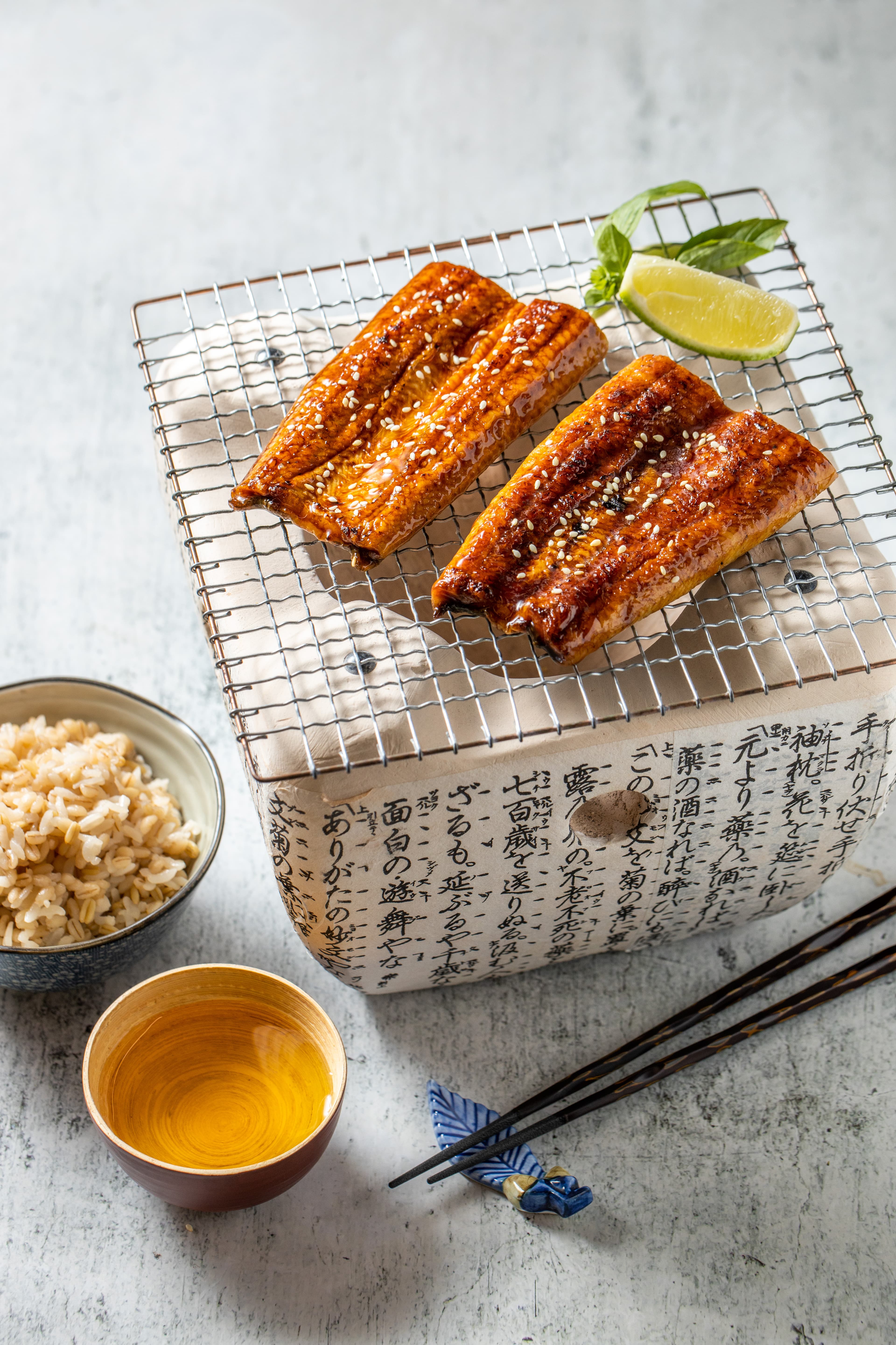 偶爾想吃豪華點，煮鍋白飯搭配「極品蒲燒鰻」，就能輕鬆開吃鰻魚飯。（320元／包）