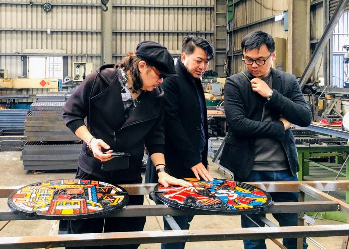 臺北蓋水公開了人孔蓋繪製過程（取自臺北蓋水粉絲專頁）