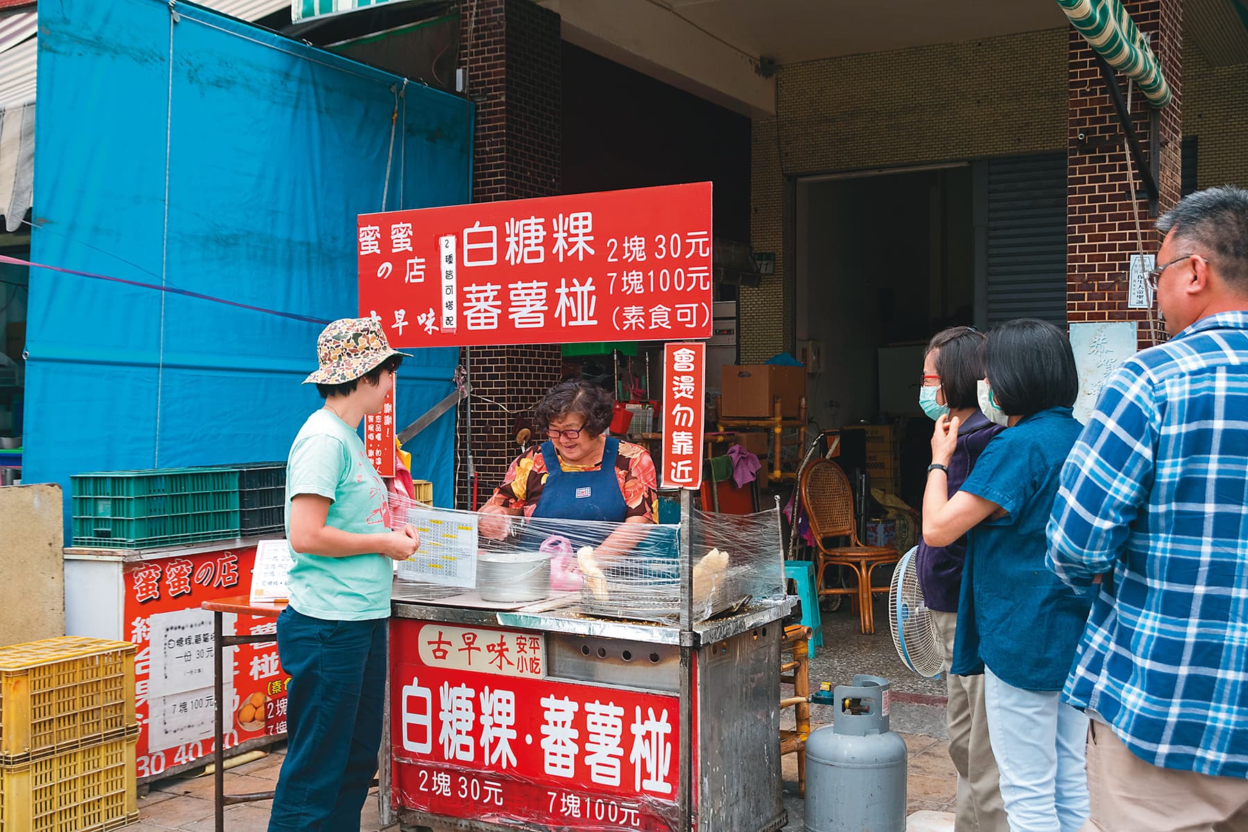 「蜜蜜的店」平日也有不少老客人上門。