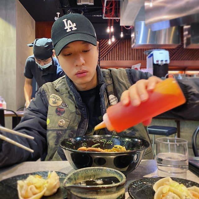 周湯豪有易腫體質，很容易臉發腫。（翻攝自周湯豪IG）