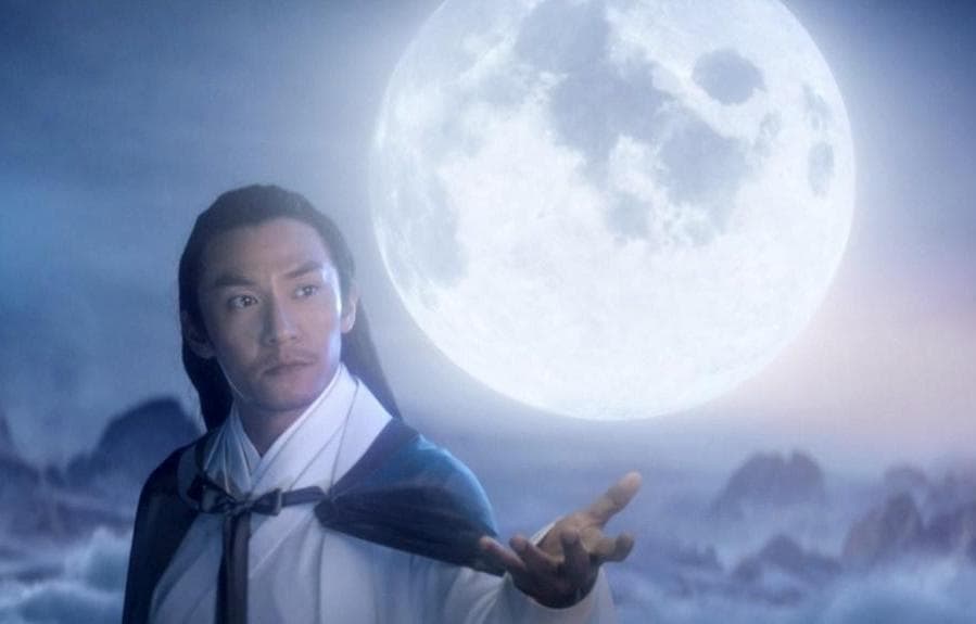 去年張震主演的古裝電視劇《宸汐緣》播出，他的頭套及古裝扮相反而成了網友的熱門討論話題。（愛奇藝臺灣站提供）