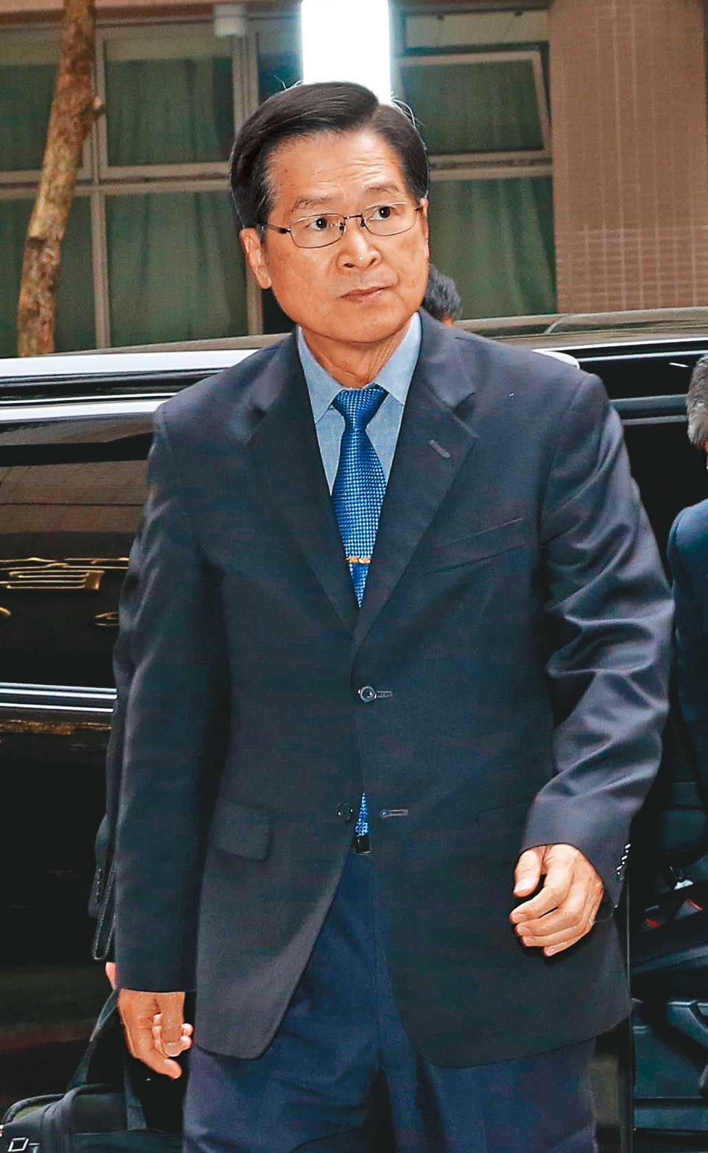 敦睦艦隊染疫後，國防部長嚴德發（圖）下達國軍防疫健康自主管理命令，要求從寬認定、從嚴管制，但國軍是否隱匿疫情、疏失如何究責，仍待釐清。