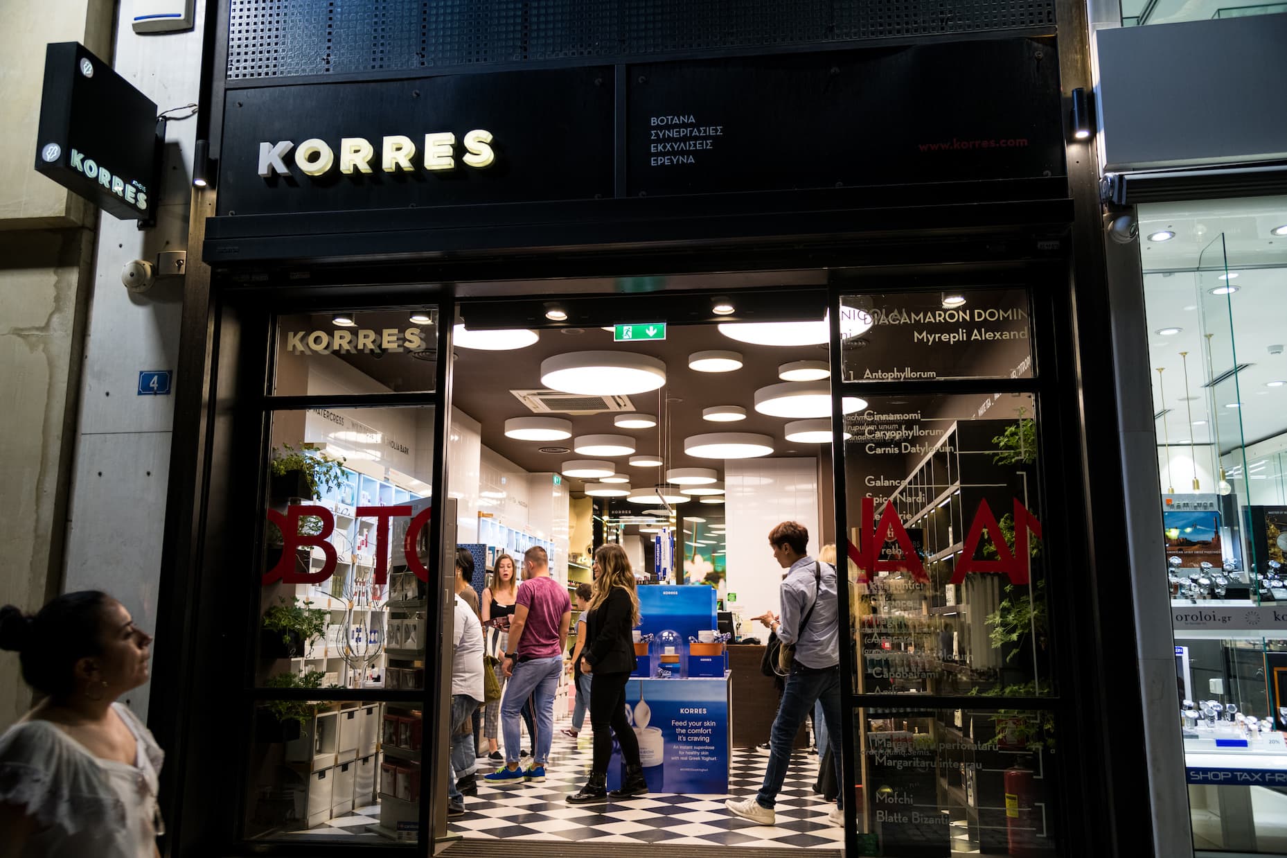 國外設點不多，來希臘旅遊的遊客一定會到Korres逛逛。