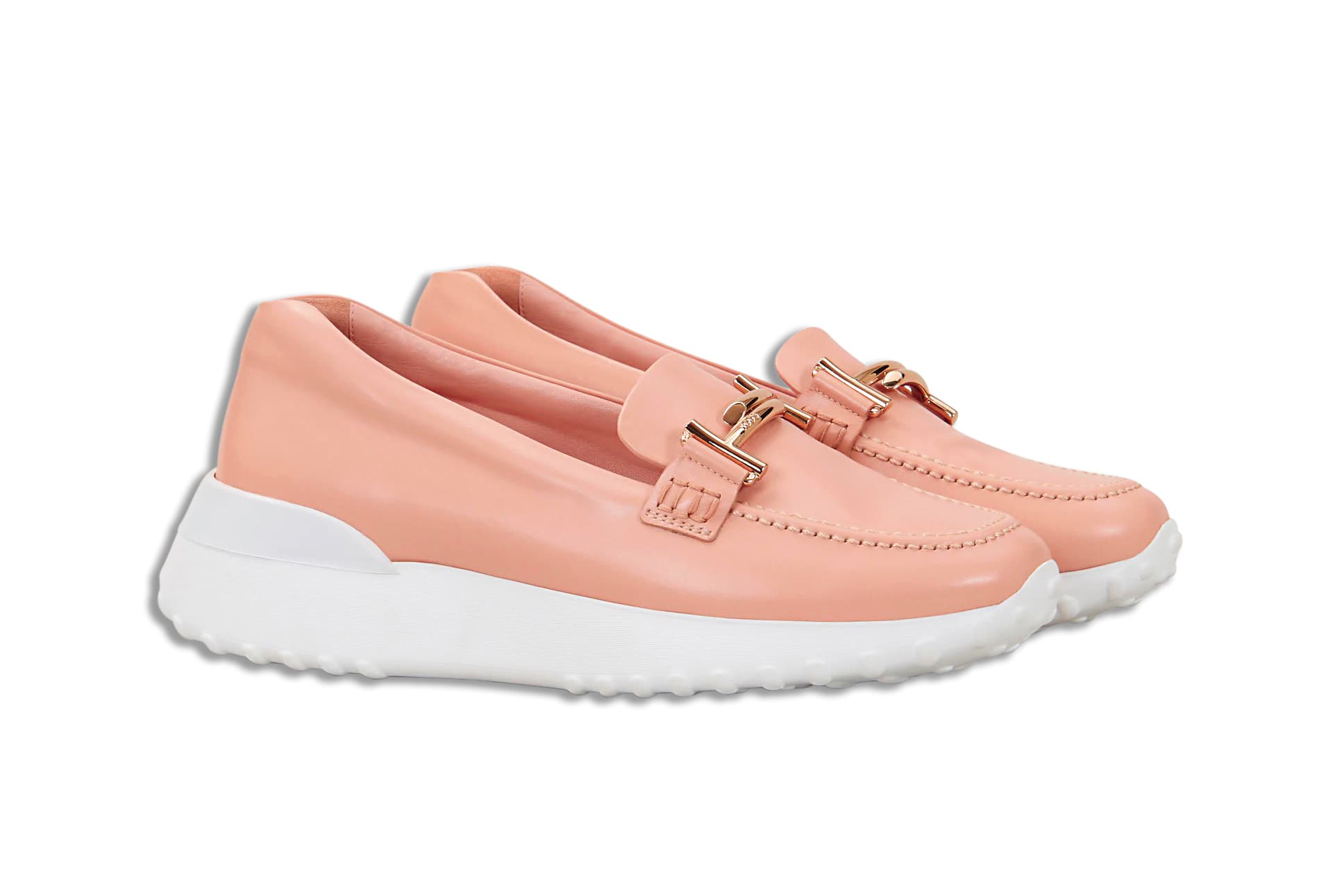 Double T裸粉皮革休閒樂福鞋，NT$24,100。（TOD'S提供）