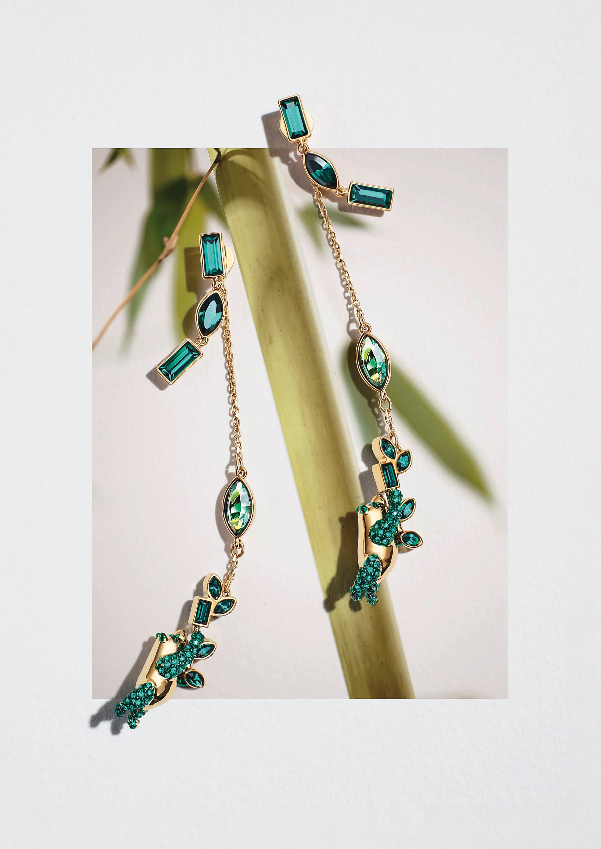 ATELIER SWAROVSKI BAMBOO系列穿孔耳環，NT$16,900。（SWAROVSKI提供）