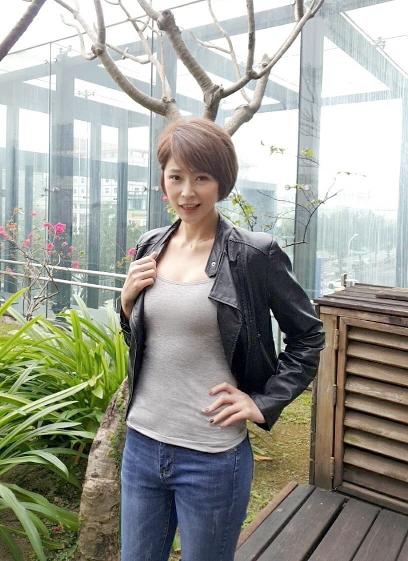 李燕日前體重飆到54.6公斤，靠懶人減肥法，減去8公斤，才又回到纖細身材。（翻攝自李燕臉書）