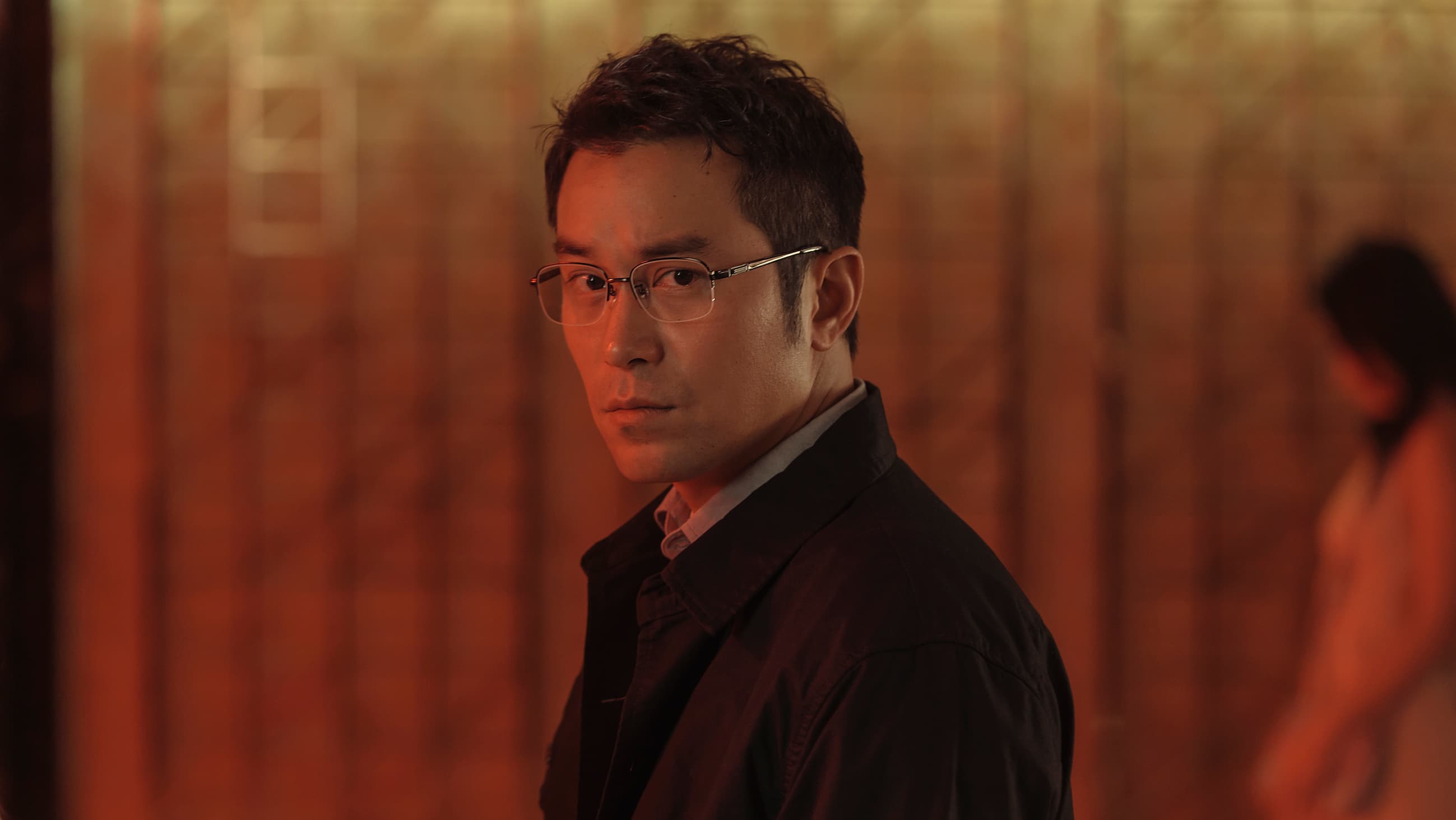 張孝全是演亞斯伯格症的鑑識員，經常情緒失控。（Netflix提供）