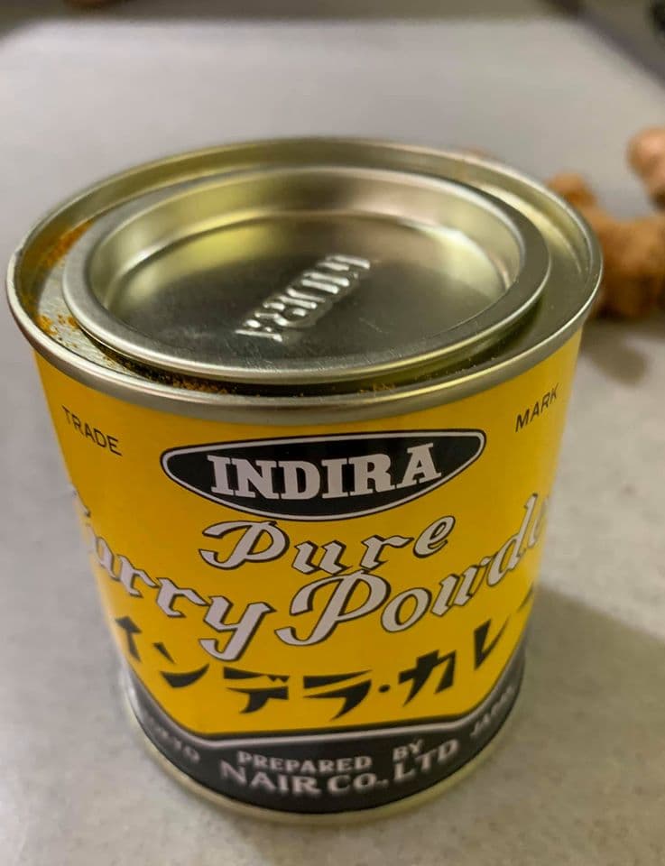 以薑黃為主的咖哩粉，這是一個來自日本的老牌子。