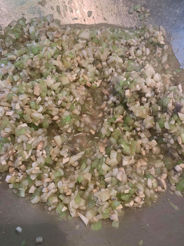 蔬菜粒炒到略微出水即可起鍋。