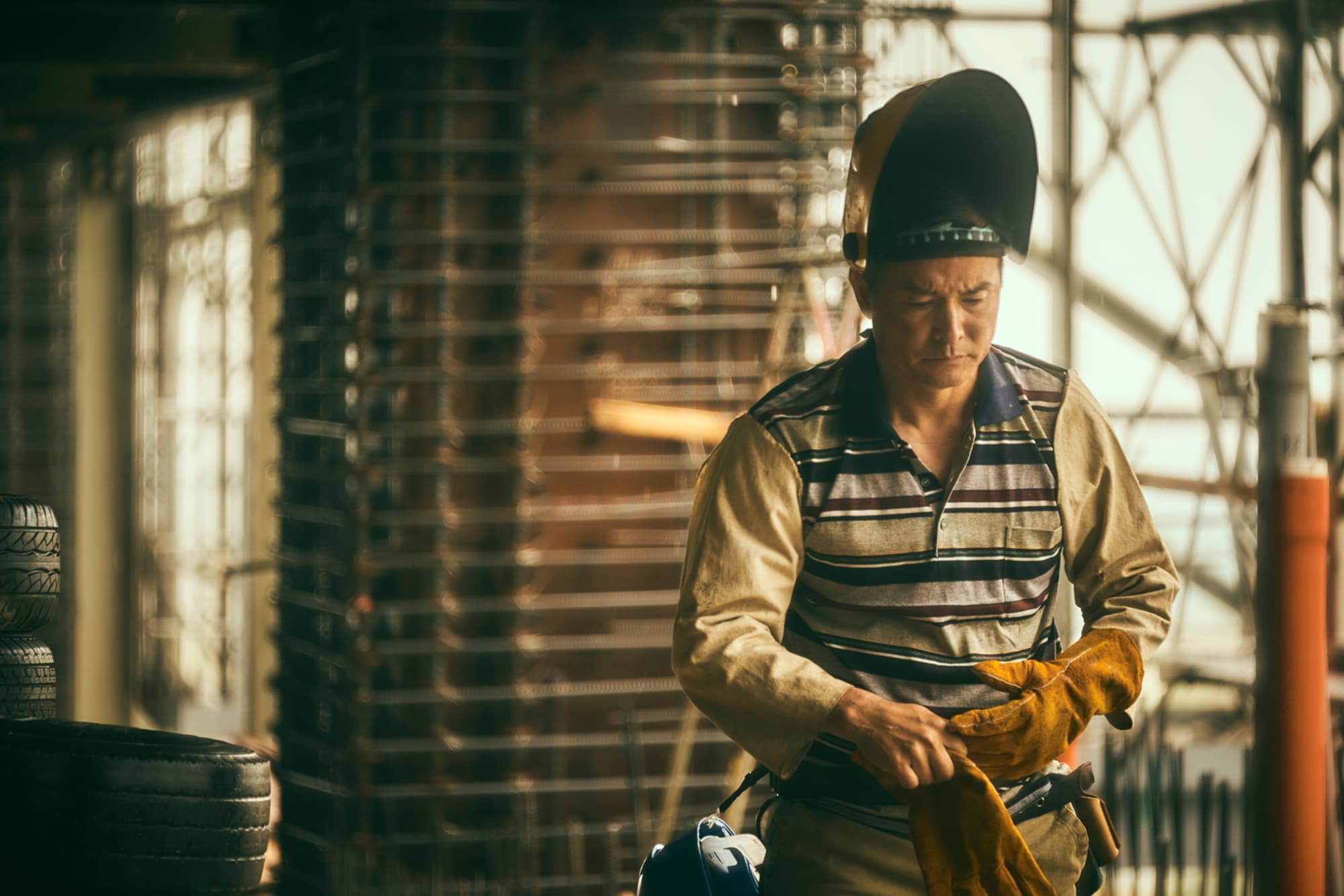 李銘順首次扮演「鐵工」，出道前曾在工廠當散工長達5、6年。（大慕影藝提供）