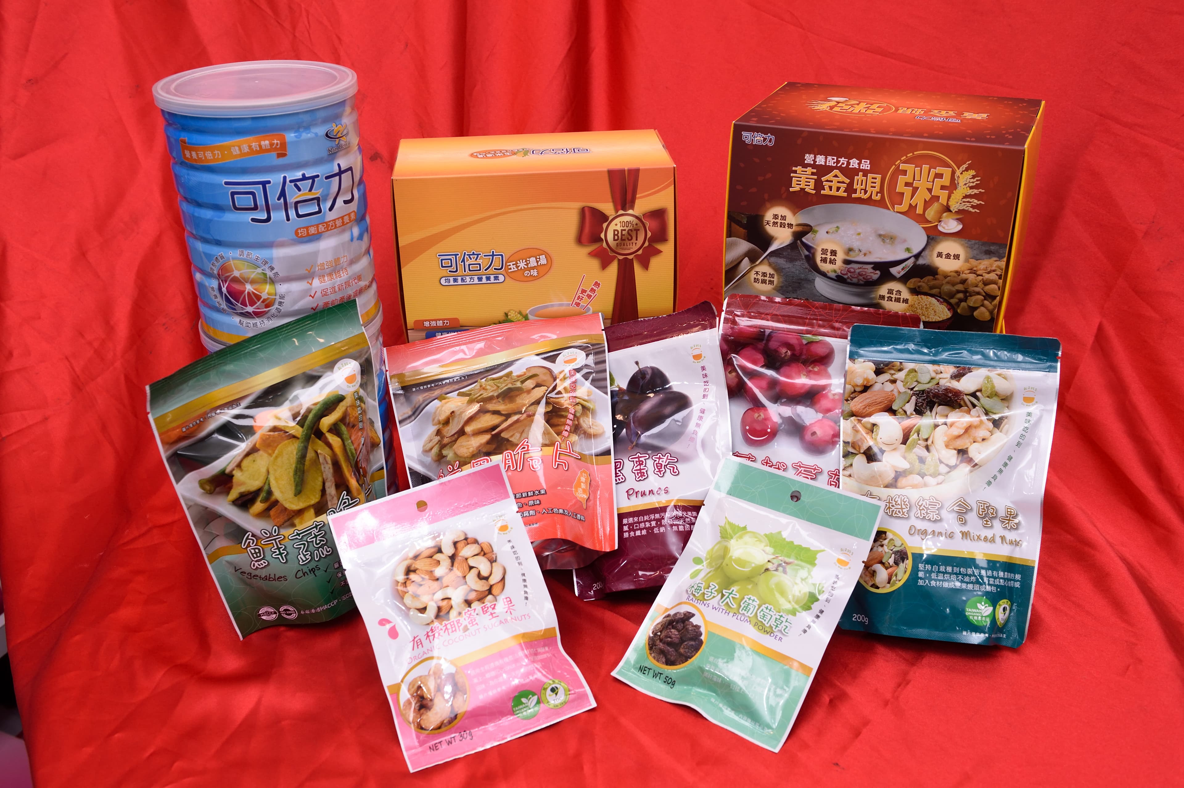除了醫療護理器材，杏一也開發許多自有品牌食品，滿足民眾一站式購足需求。