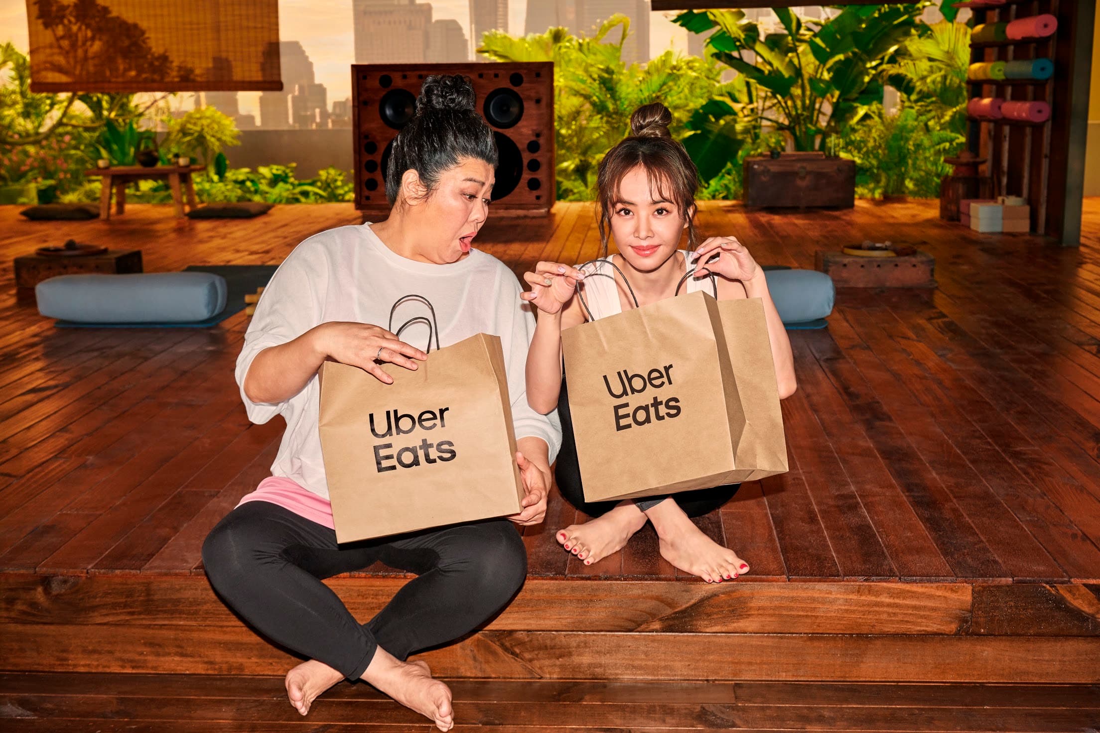  蔡依林和林美秀一起拍廣告，PK演技。（Uber Eats提供）