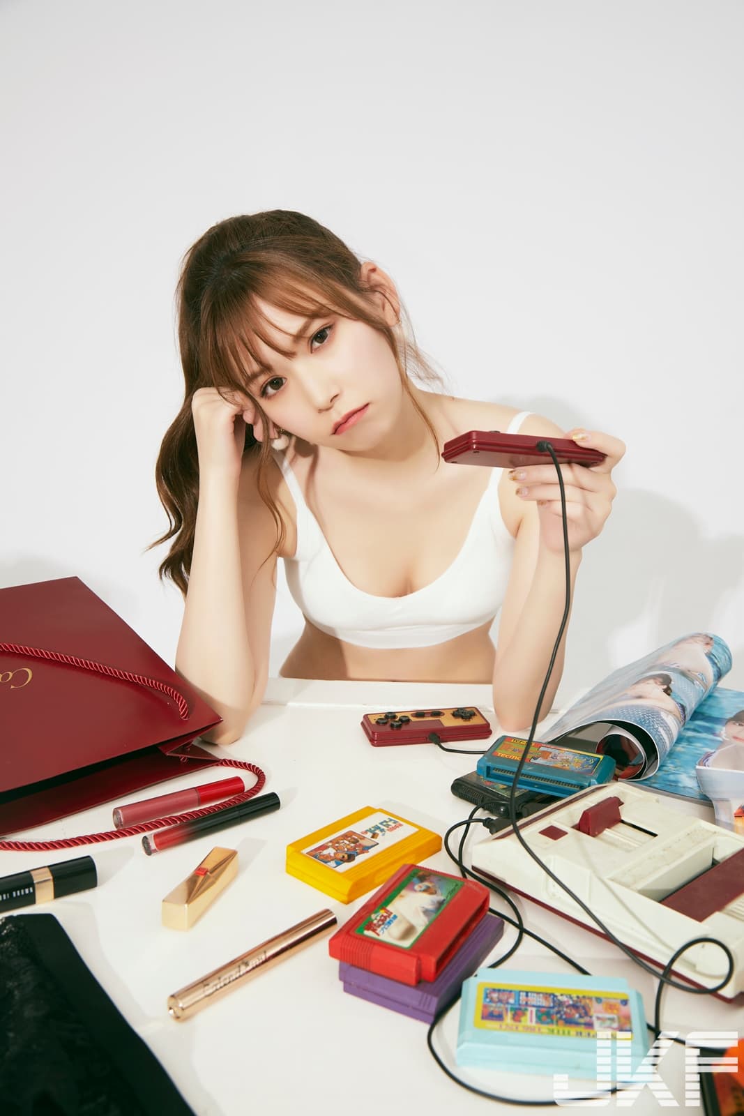 明里紬曾經待在家1星期不出門，自嘲是「100%的室內派女生」。（JKF提供）