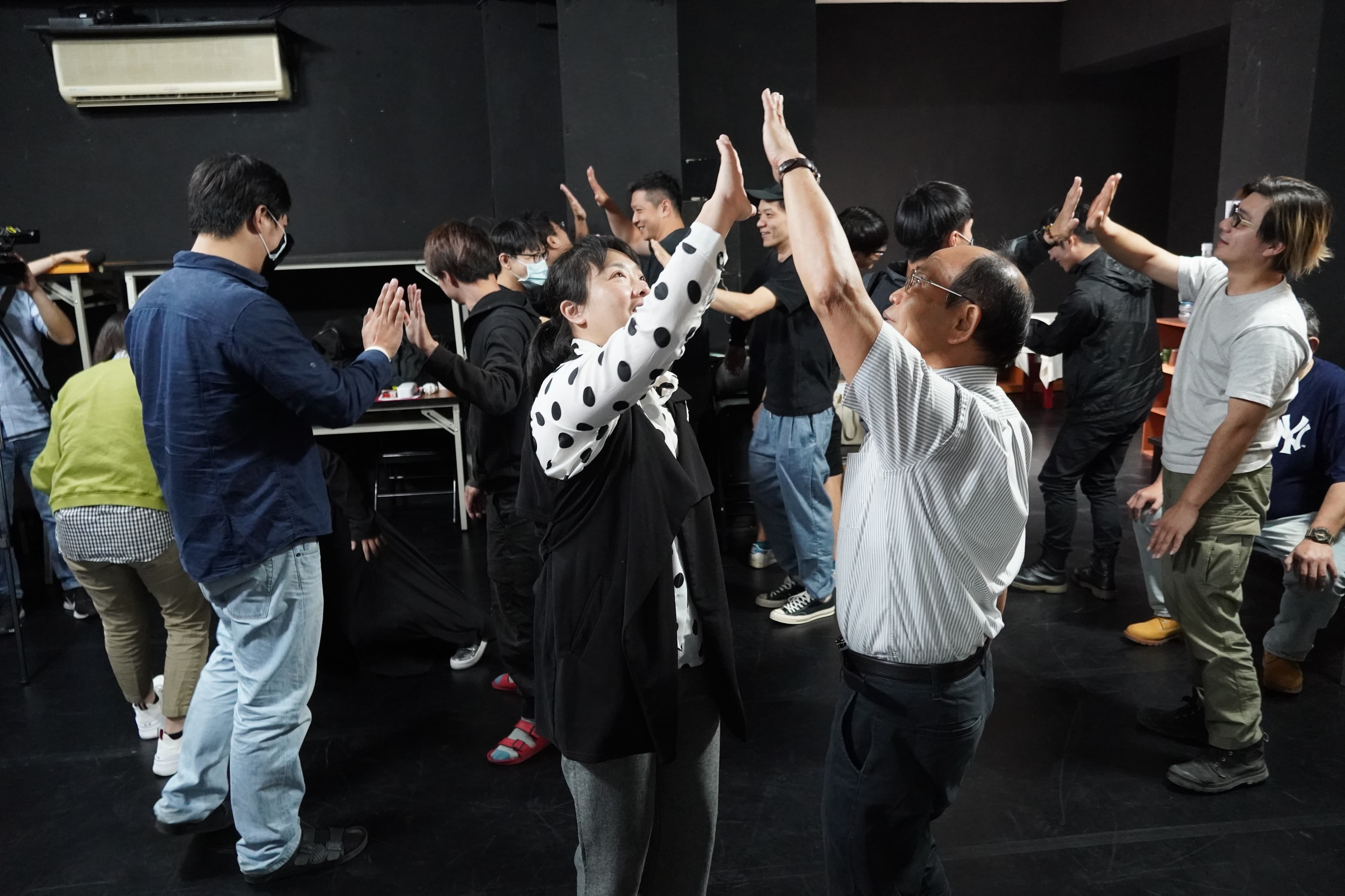 新冠肺炎疫情重創表演藝術界，紙風車劇團聯合專業師資為劇場人員開設「技術人才進修班」。（紙風車劇團提供）