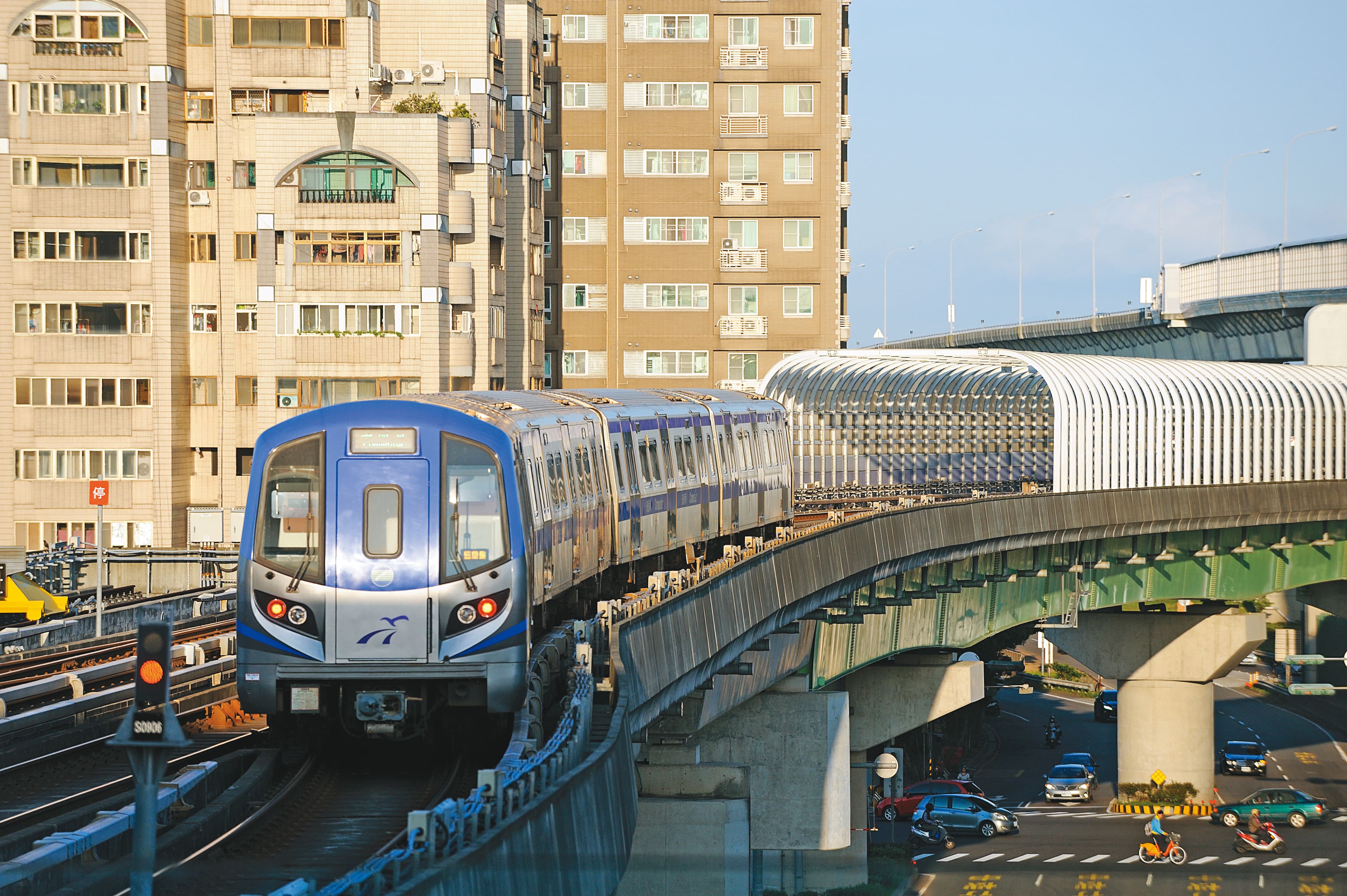 青埔特區不僅坐擁高鐵站點，區內更橫跨3個機捷站，通勤機能強。
