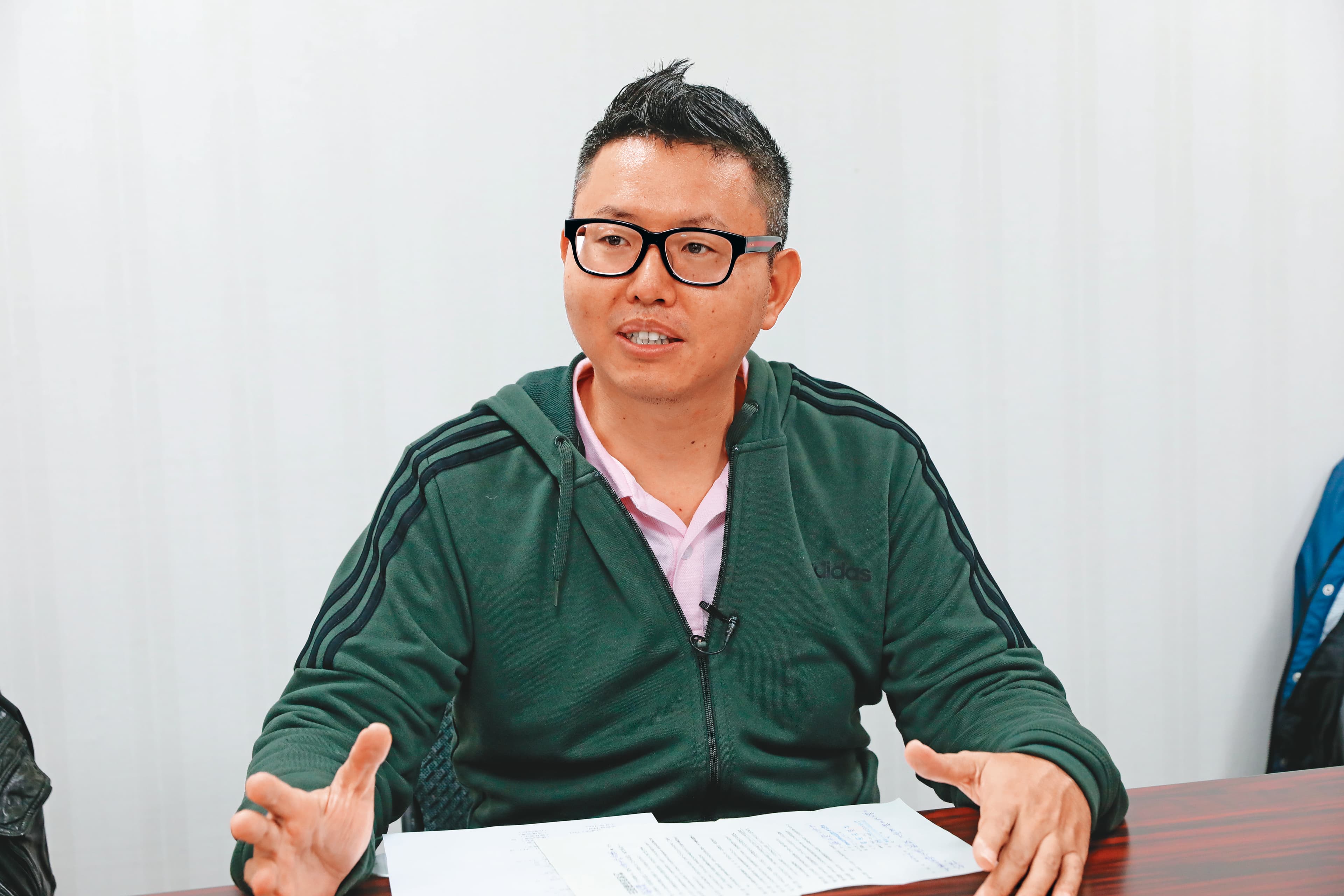 台北市議員徐立信（圖）接受七等生之子劉懷拙陳情，誓言替老作家討回公道。
