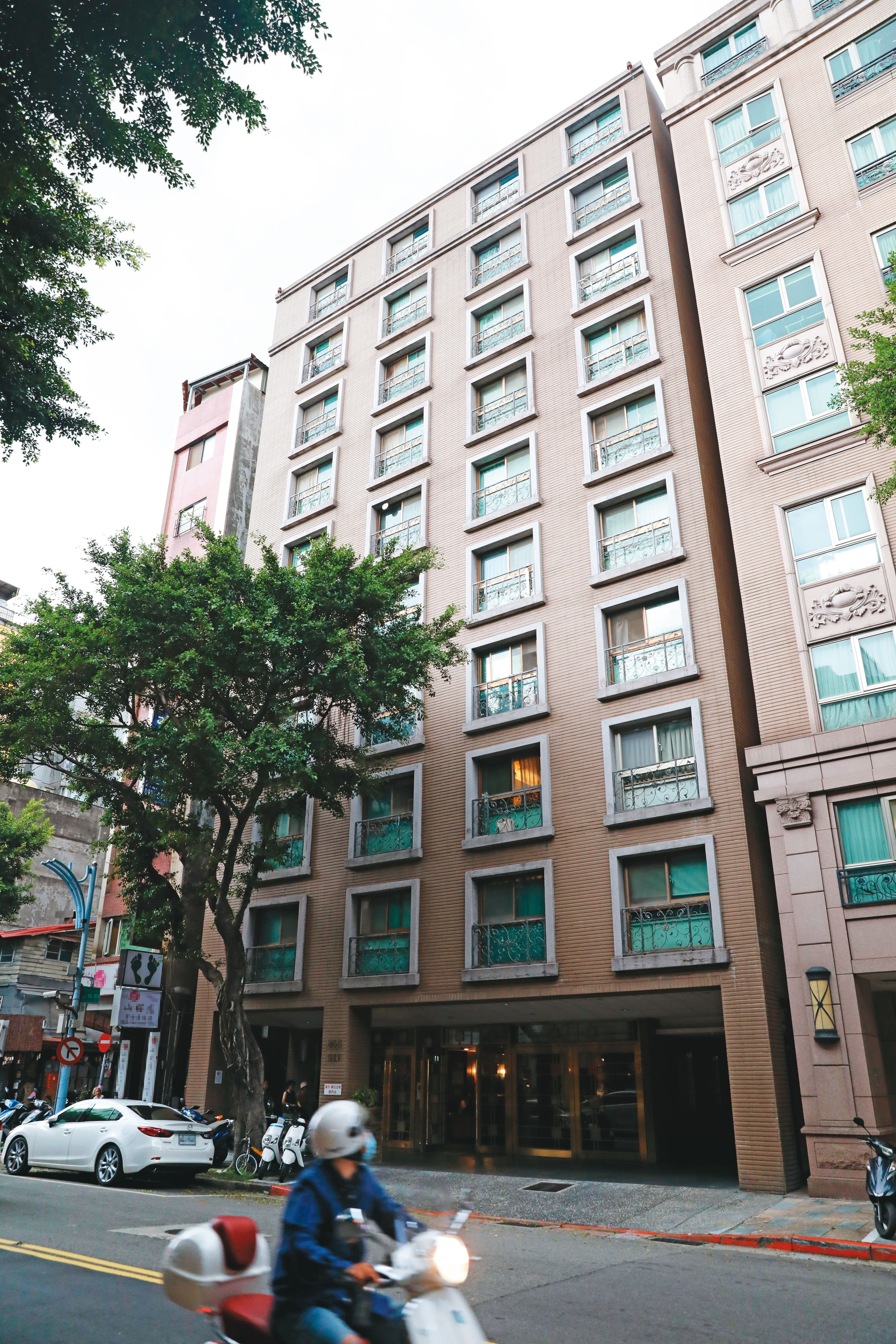 陳碧足4年前在台北市中山區林森北路購買華廈（圖），也在新北市三芝區購地，可說是「隱形富豪」。