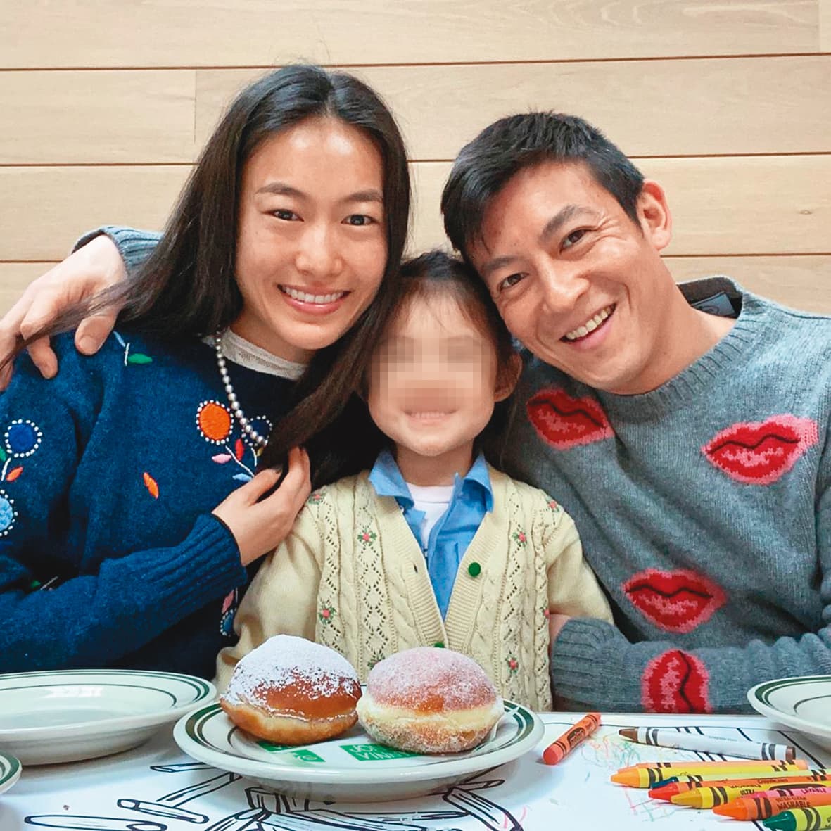 陳冠希跟大陸女模秦舒培（左）婚後一家三口幸福滿滿，陳冠希更不時把生活日常放上社交網站。（翻攝自陳冠希IG）