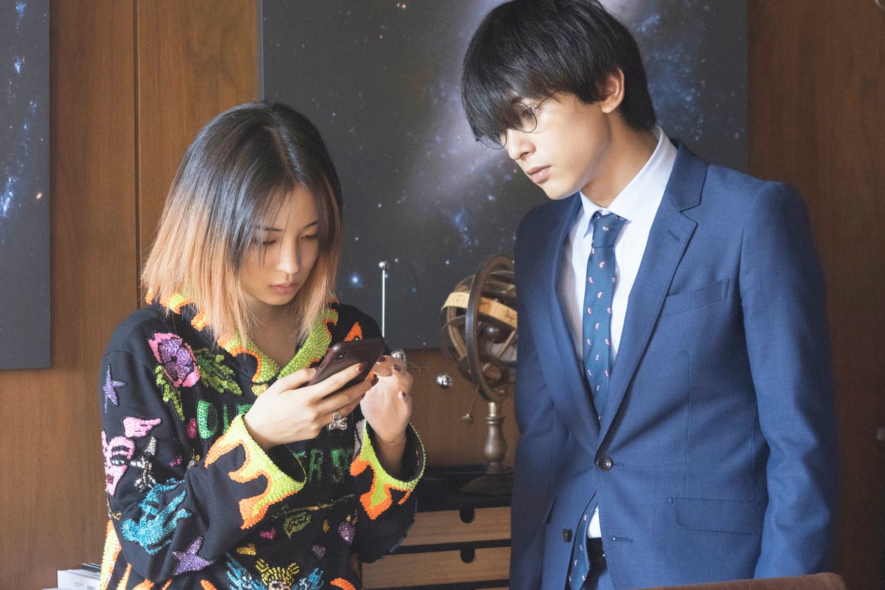 廣瀨鈴與「幽靈社員」吉澤亮的互動頗為生動好笑。（双喜電影提供）