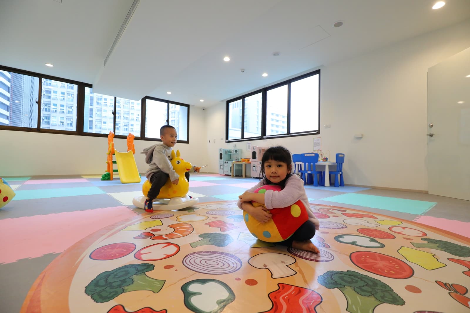 幼童的安全空間，讓2歲以下小朋友盡情爬玩。