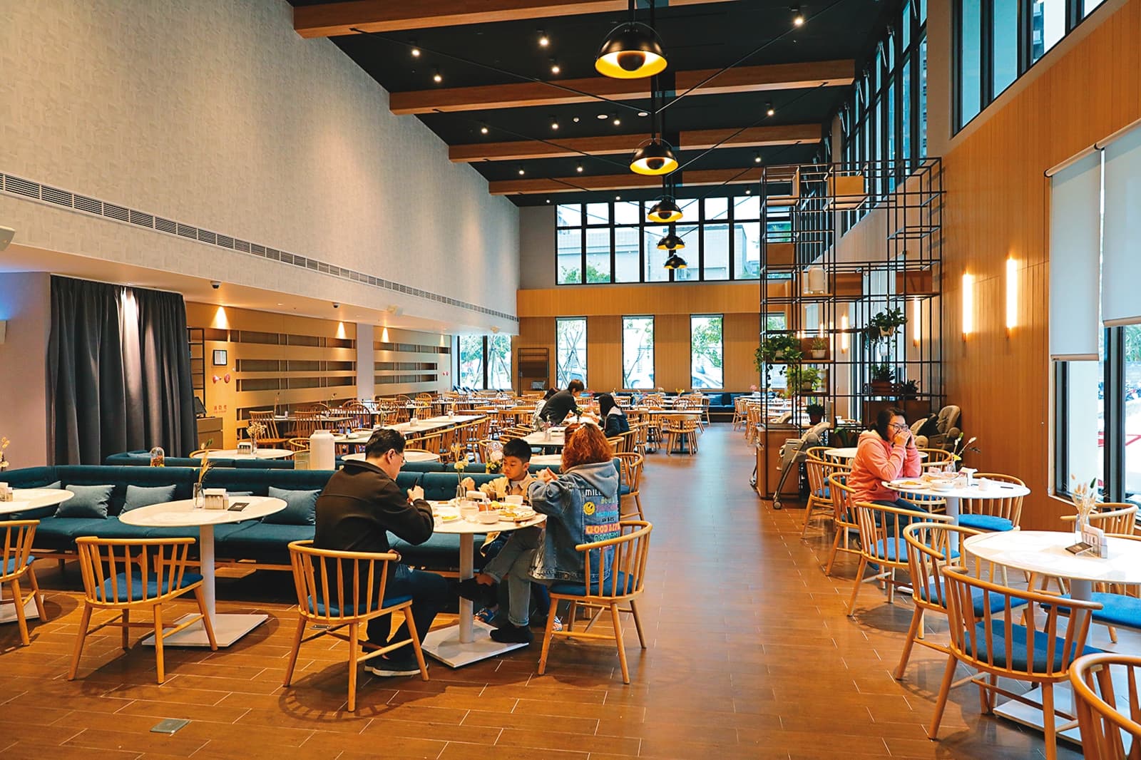 館內唯一餐廳「Ricks」，主要供應溫泉披薩，早餐則為主題式自助早餐。