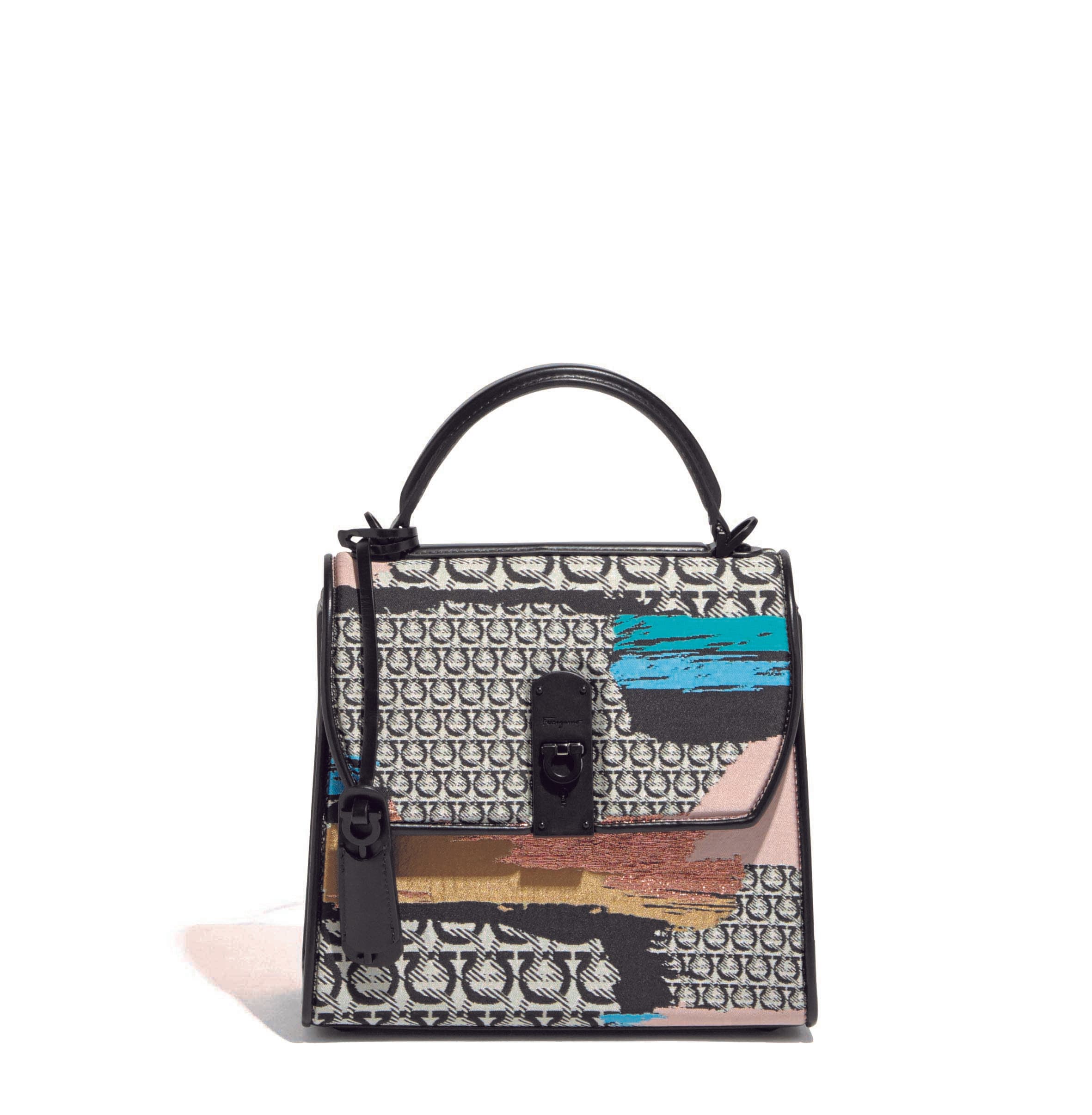 Boxyz Gancini monogram提包。NT$83,900。（Salvatore Ferragamo提供）