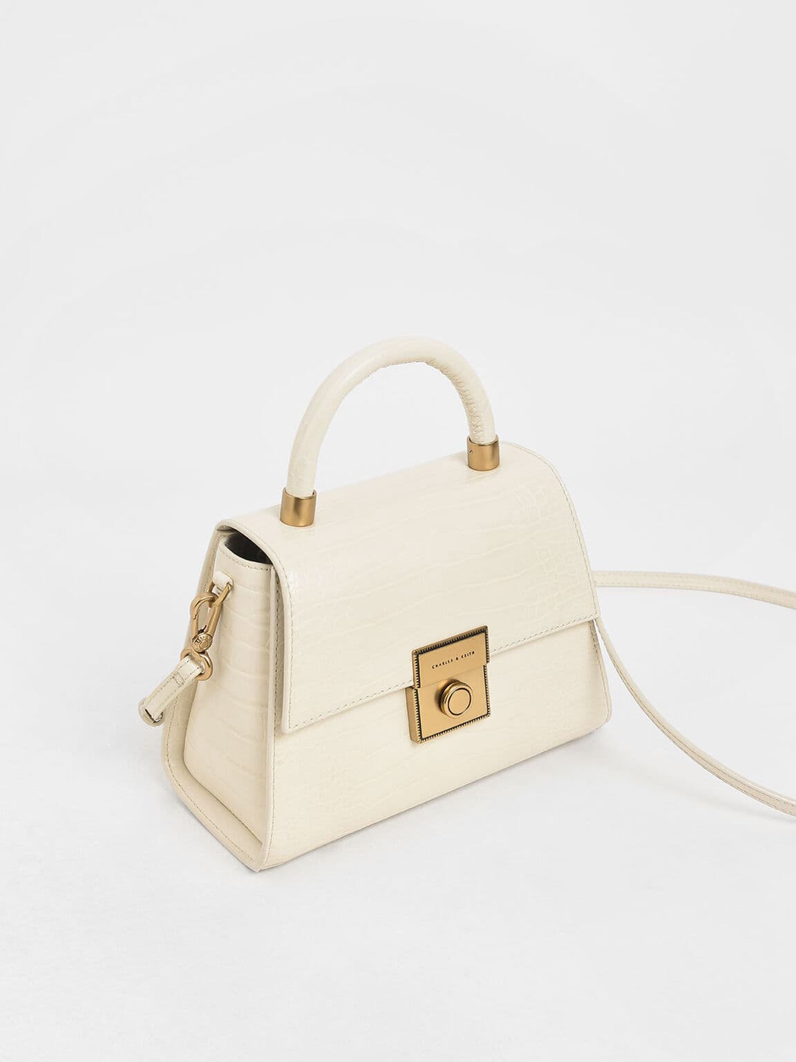 CHARLES & KEITH鱷魚紋手提包。NT$2,290（CHARLES & KEITH提供）