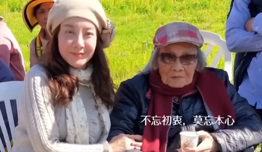 前民進黨立委蔣絜安（左）為鍾肇政（右）之媳婦，她在臉書發文，紀念公公一生的付出及對她的鼓勵。（翻攝自蔣絜安臉書）