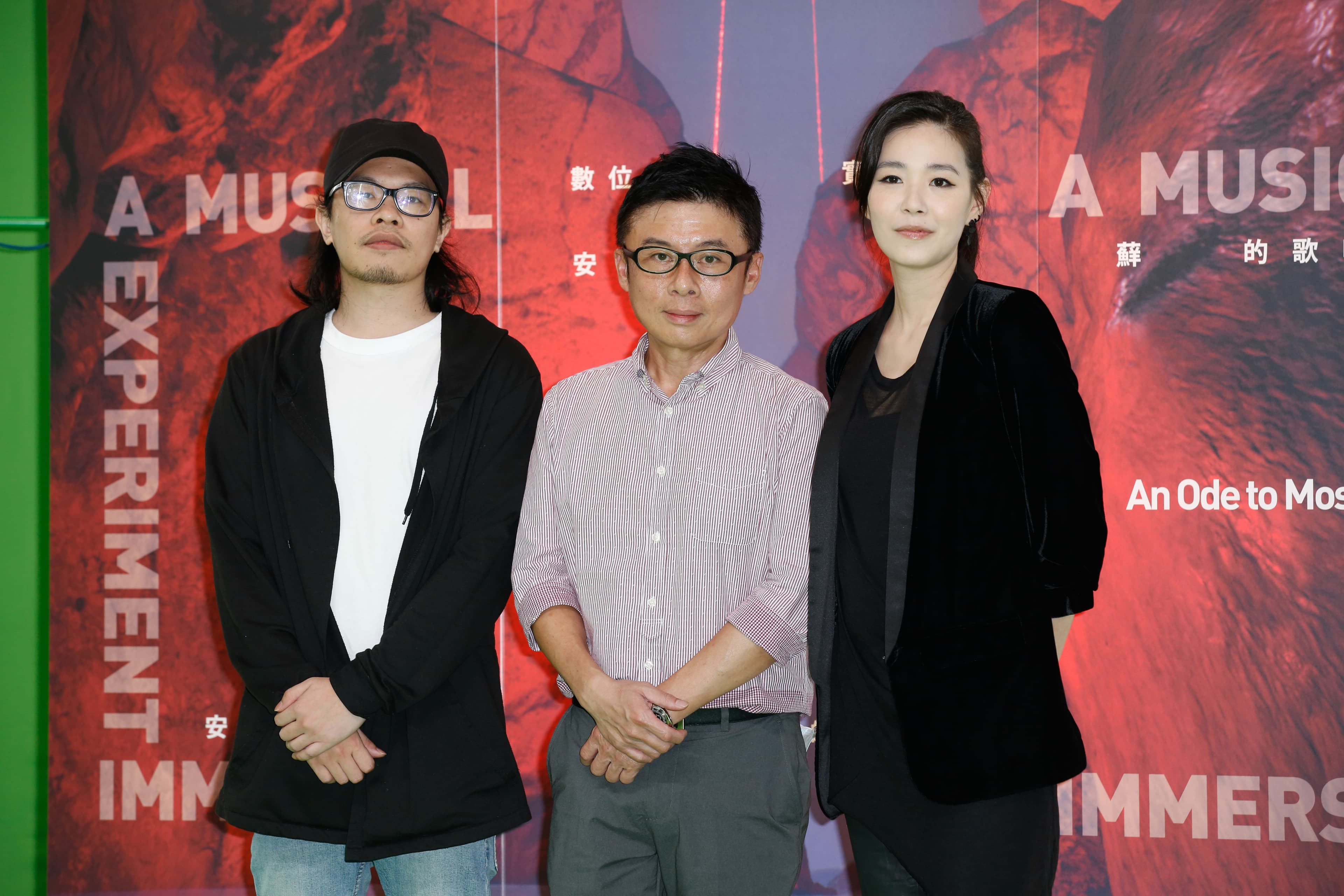 安溥（右）與導演老公SU（蘇柏維，左）合照，中間還要安插HTC VIVE總經理劉思銘。 