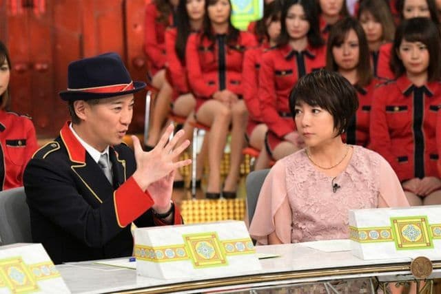 堀智榮美（右）去年上中居正廣（左）主持的《中居大師說》節目受訪，術後竟收到中居正廣的禮物。（翻攝自TBS官網）