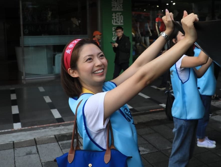 郭芷嫣透露近來挨告的心情寫照，「我無法忘記收到公文的手是顫抖的」。（翻攝自郭芷嫣臉書）