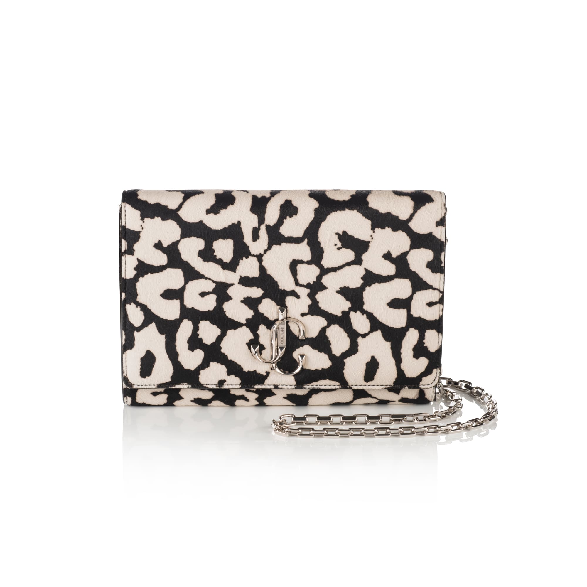 黑白豹紋VARENNE手拿包 NT$50,800 JIMMY CHOO。（JIMMY CHOO提供）