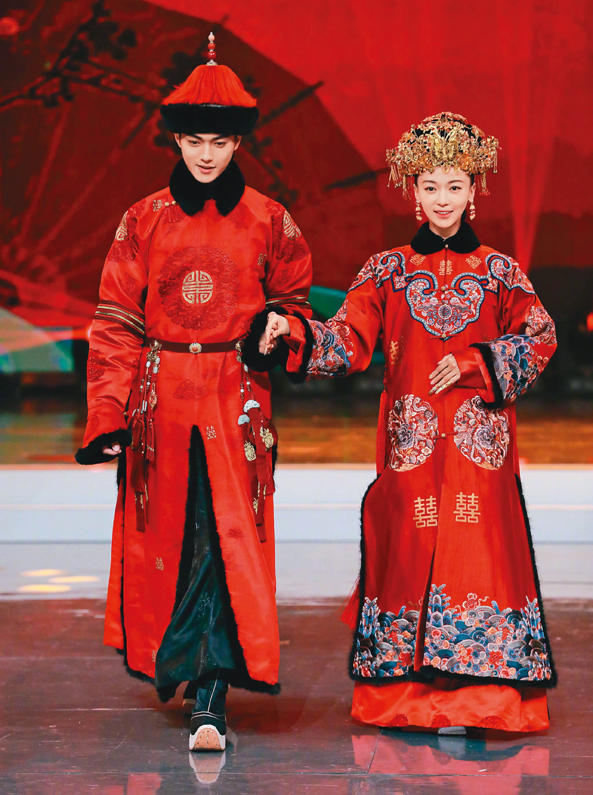 許凱（左）憑《延禧攻略》一戰成名，這次算是「高攀」周冬雨與她合演《千古玦塵》，咖位提升不少。（中天提供）