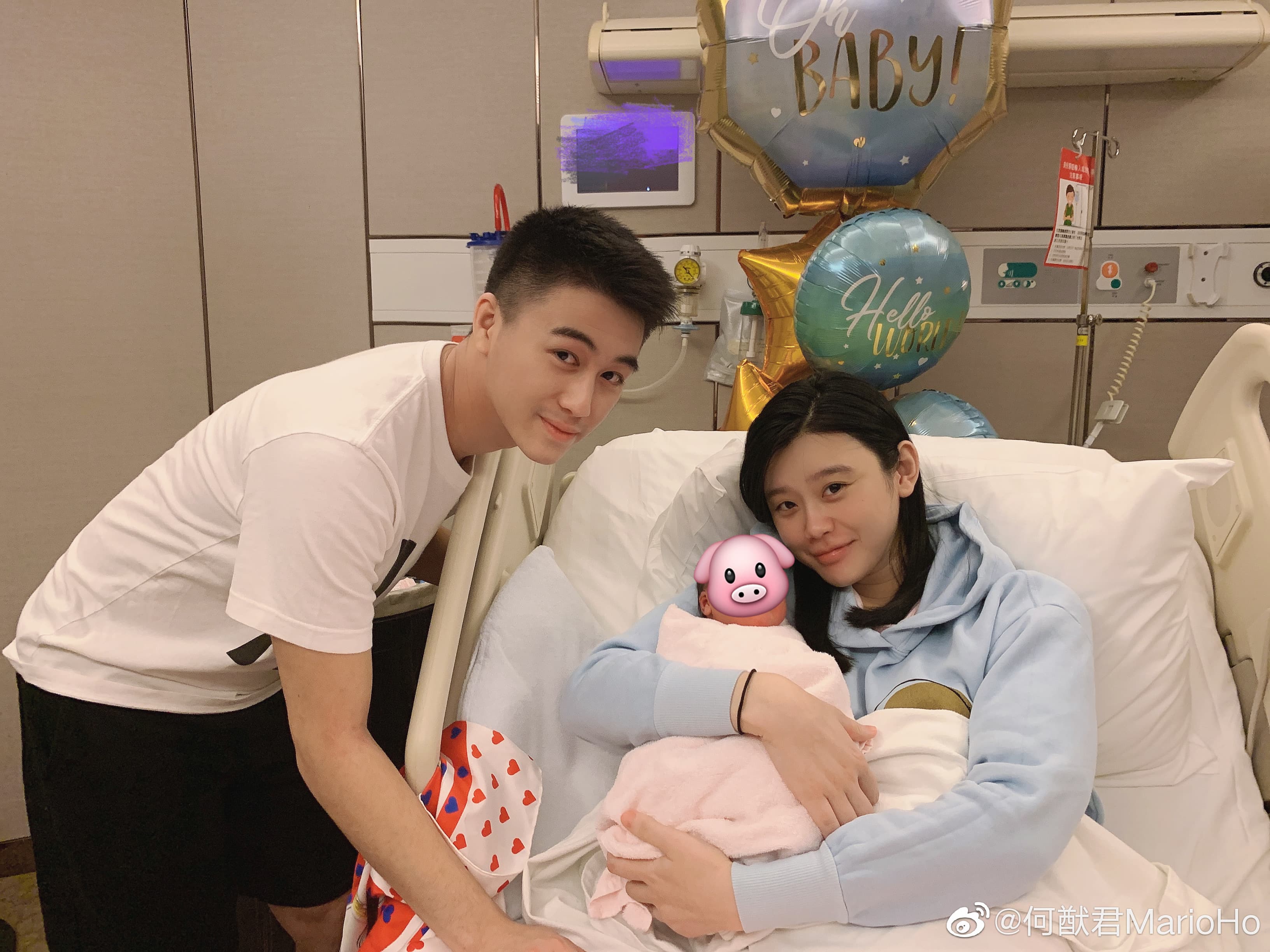 以土豪作風求婚大陸名模奚夢瑤的何猷君，去年喜獲麟兒，也是賭王家族第三代長孫，他回覆酸民留言，指賭王財產已分完，否認生孩子能多分一筆。（翻攝自何猷君微博）