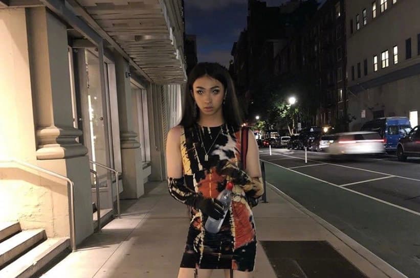 小哈利因男扮女裝的照片，在微博成為熱搜第一名。（翻攝摘自小哈利IG）