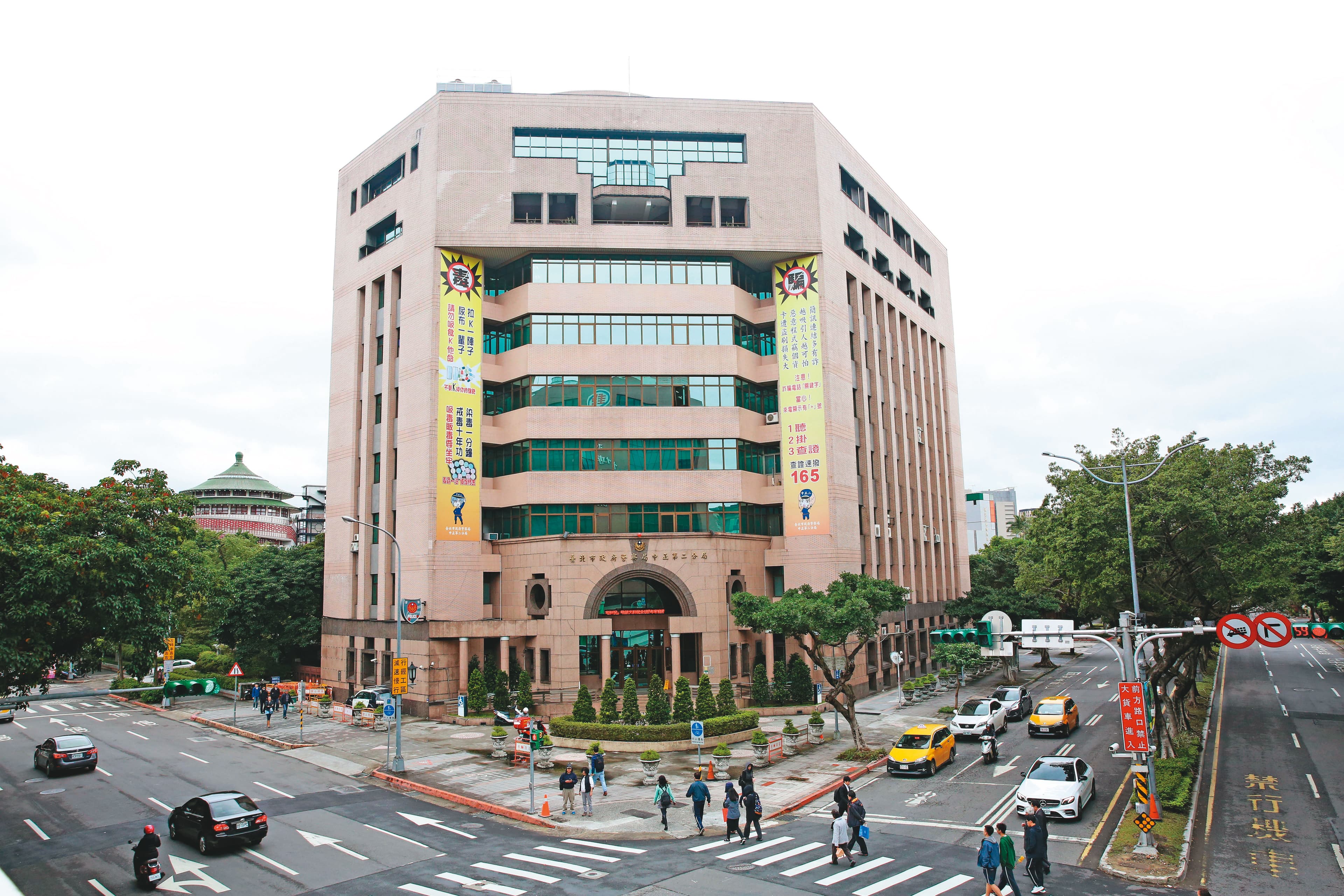 中正二分局（圖）處理員警妻子裸照外流事件，引發極大爭議。