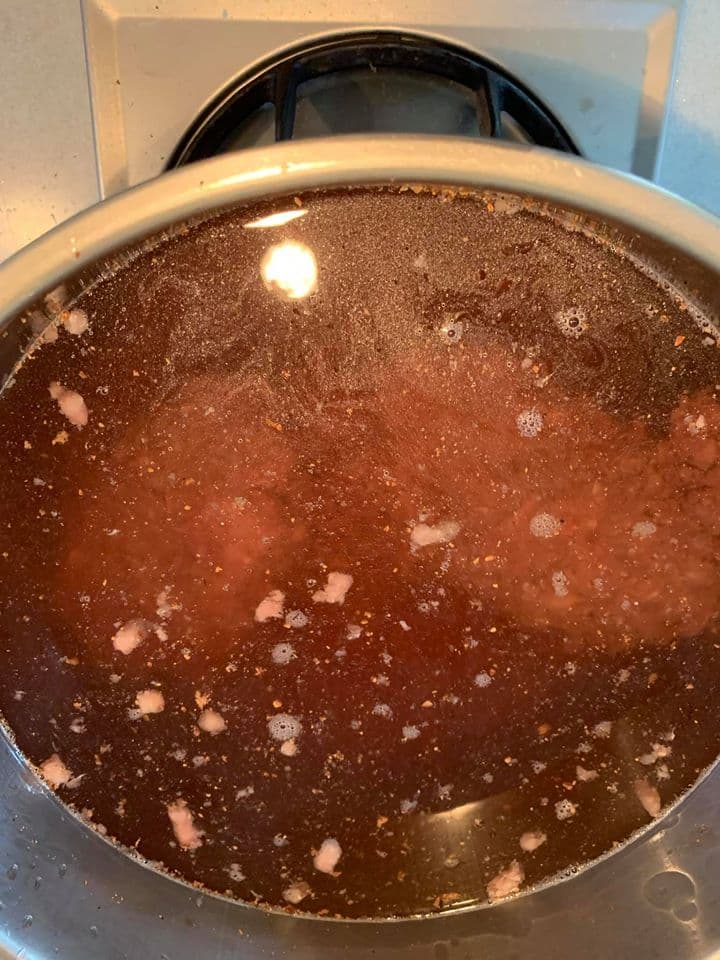 放入牛絞肉一起煮。