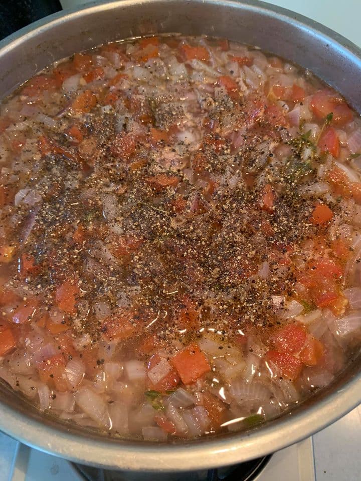 下黑胡椒與鹽巴調味。