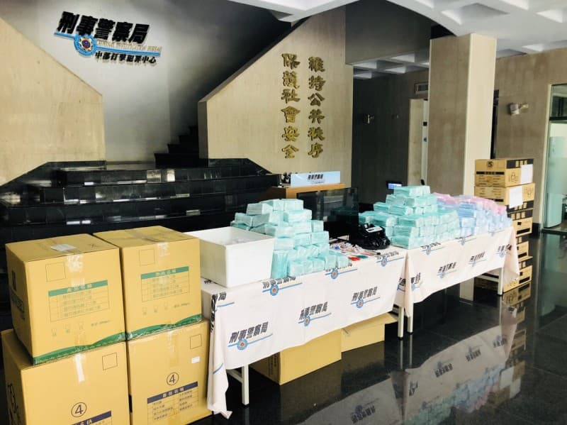 中打查扣醫療用口罩成品及半成品逾18萬片。（翻攝畫面）