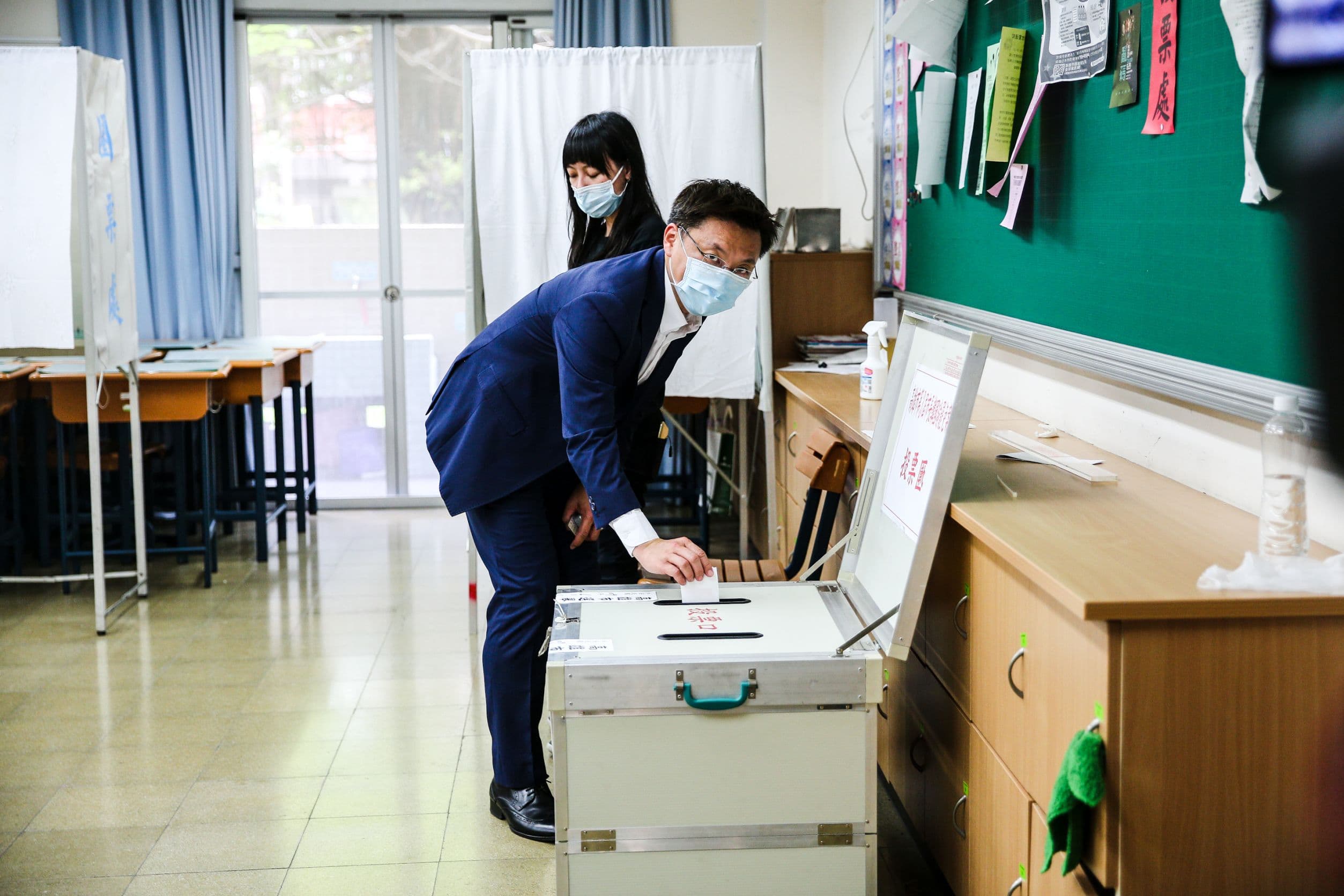 今日高雄市進行市長罷免案，趙天麟前往投票。