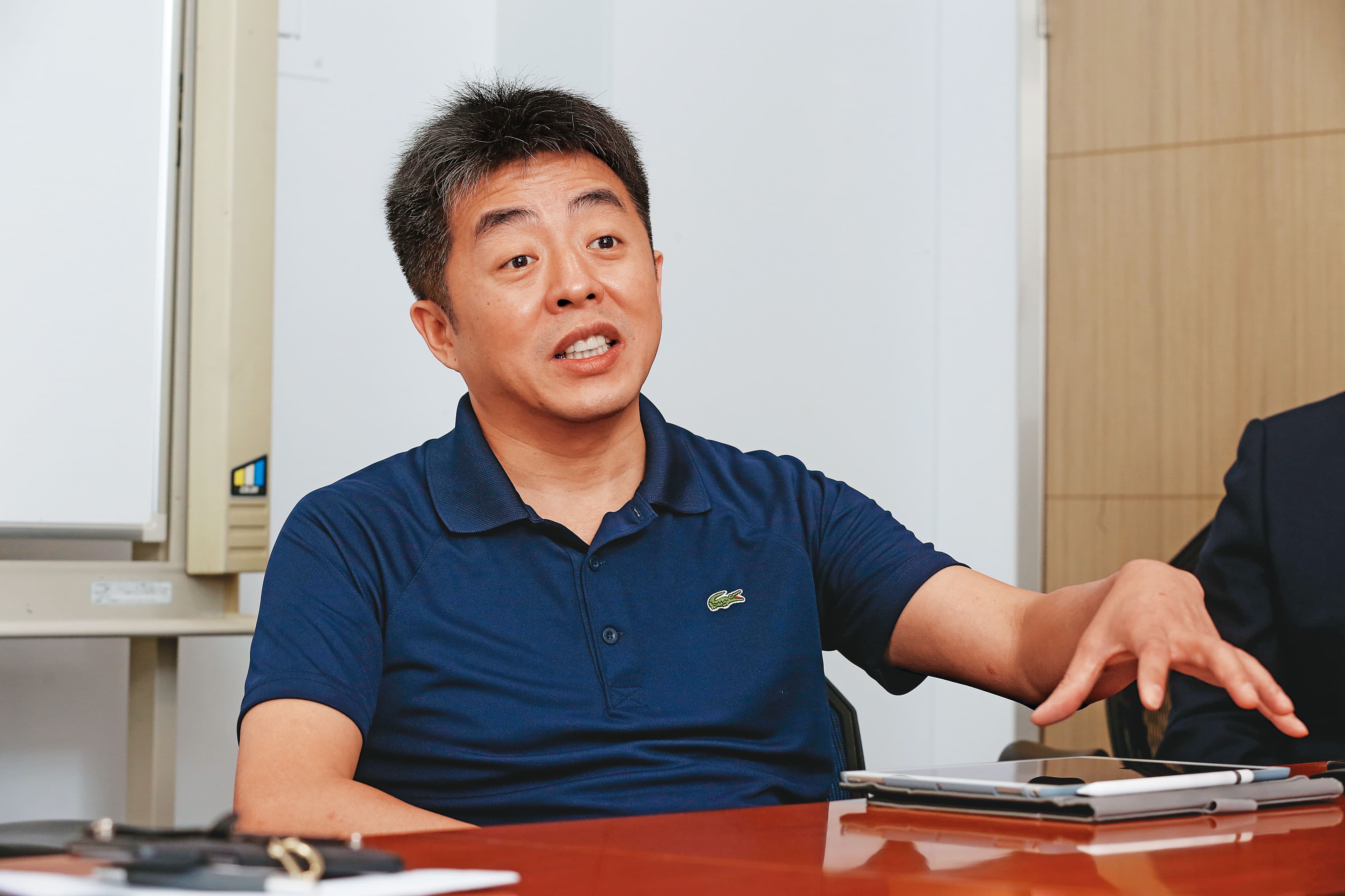 大三得總監黃教傑說：「我們只是希望大家能一起創造更多機會，本來談得不錯，想不到現在日亞化竟然頑強抵抗。」